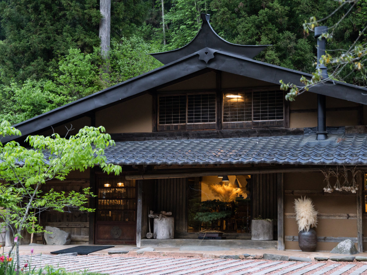 �E�y�O�ρz�[���΂ɕ����ꂽ�Ö��ƂŁA��������������