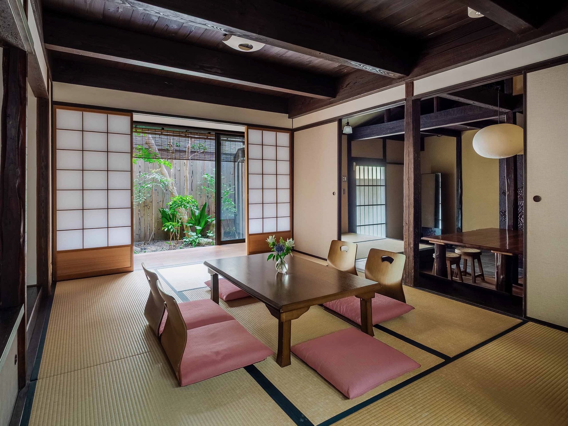 ���Ɖ���A��̒�ɋ��܂ꂽ���ԁB�����J�������āA����������Ԃ����y���݂��������B