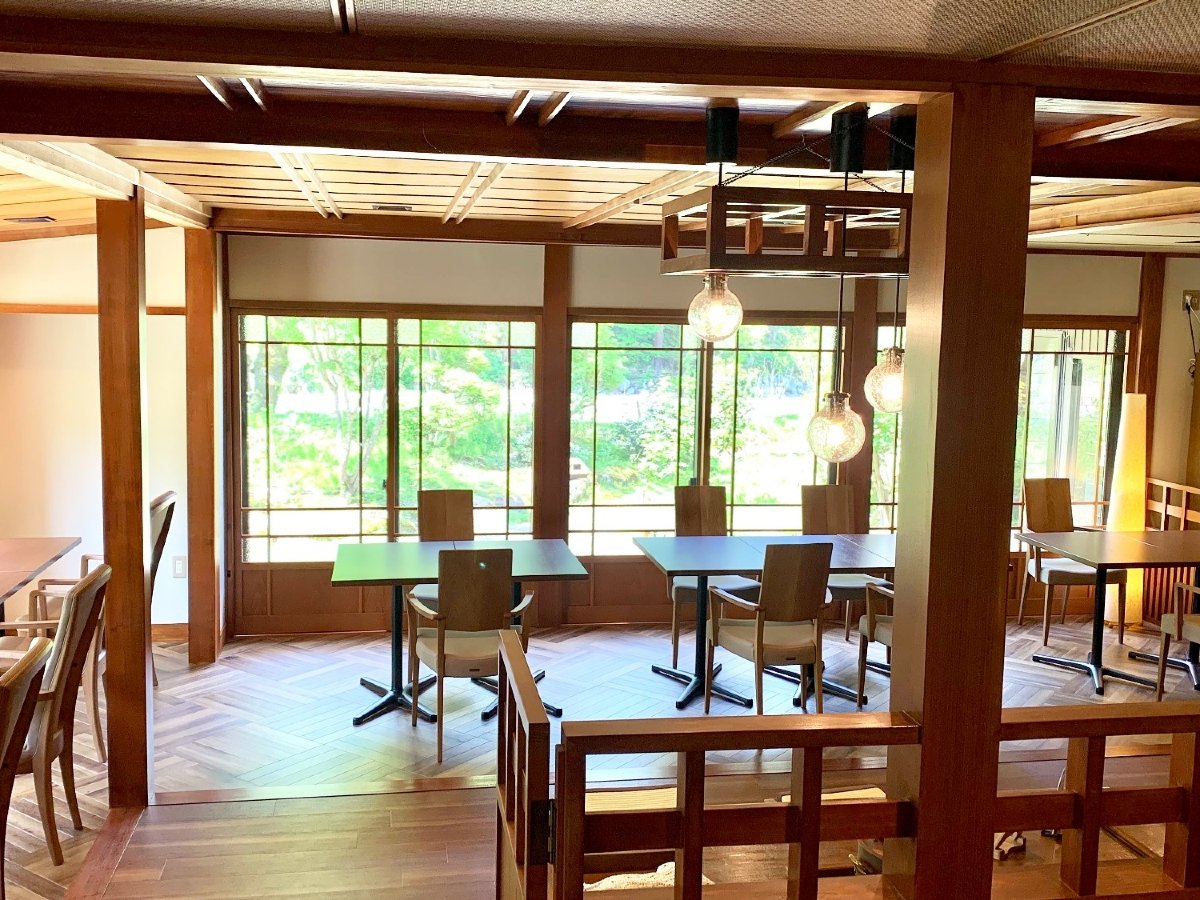 �y���E���W�z���z���ɒ�𒭂߂Ă̂�т�