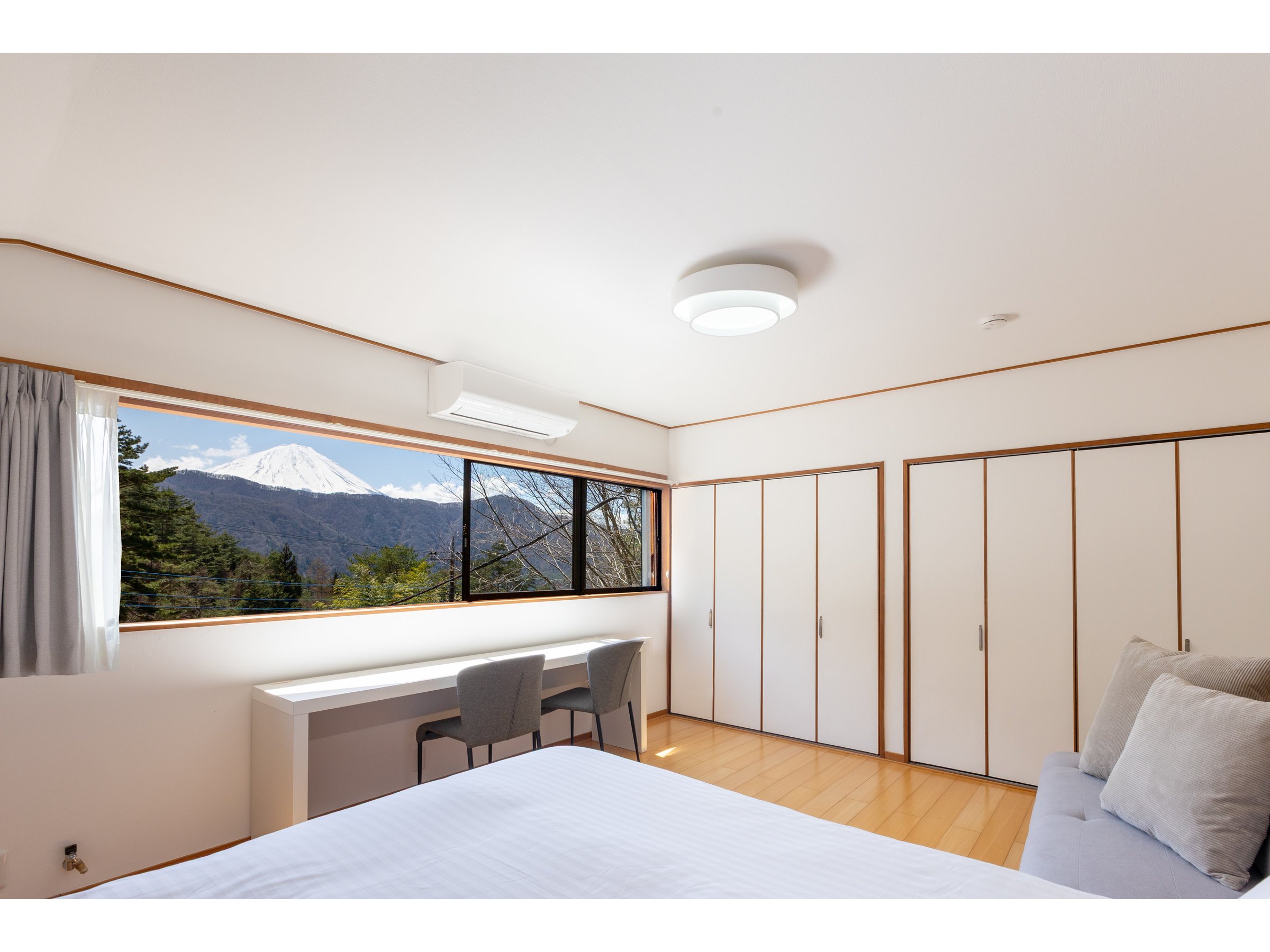 ���{�̏ے��Ƃ��Ă̕x�m�R��^���ʂɖ]���ґ�Ŋ����I�ȋ�Ԃ�񋟂��܂�