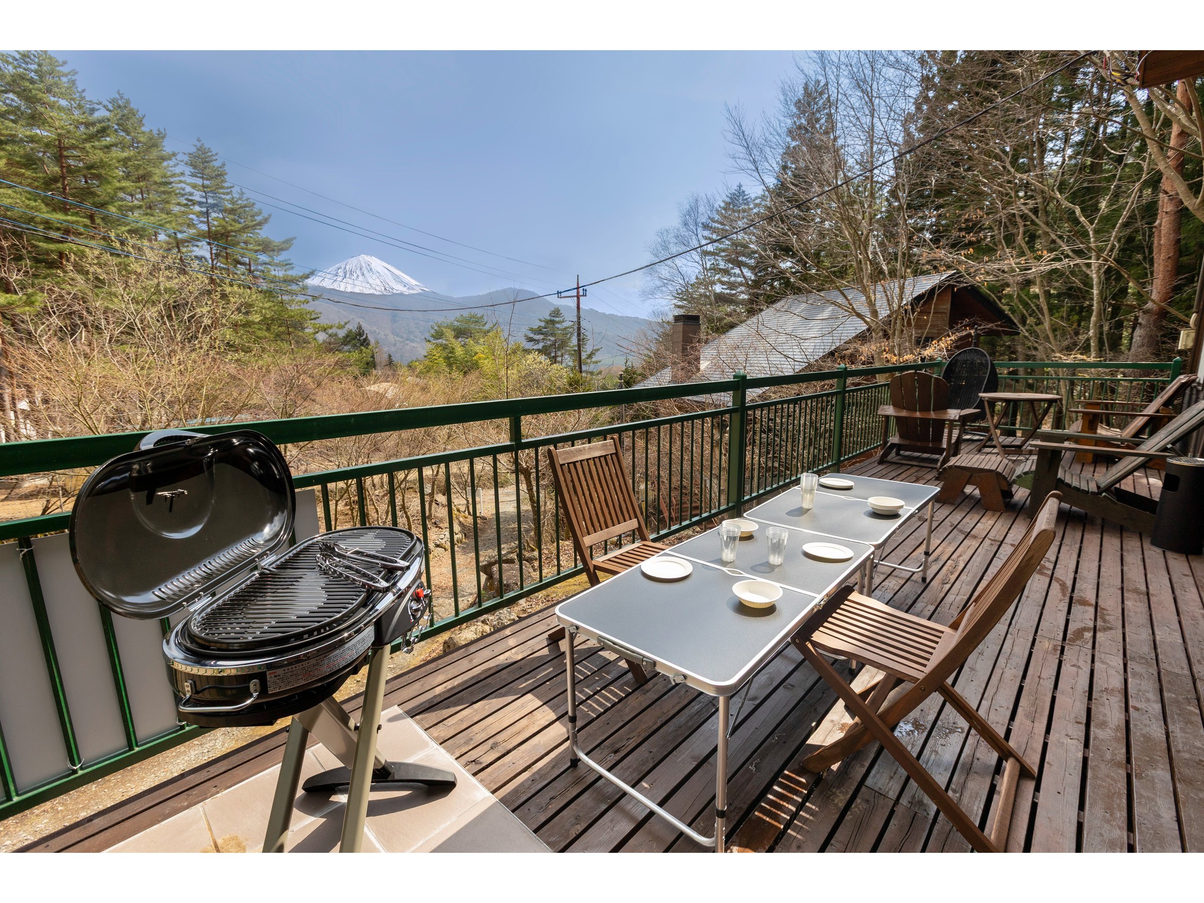 �E�b�h�f�b�L�ł́A�x�m�R�𒭂߂Ȃ���BBQ��X�ї������y���ݒ����܂��B