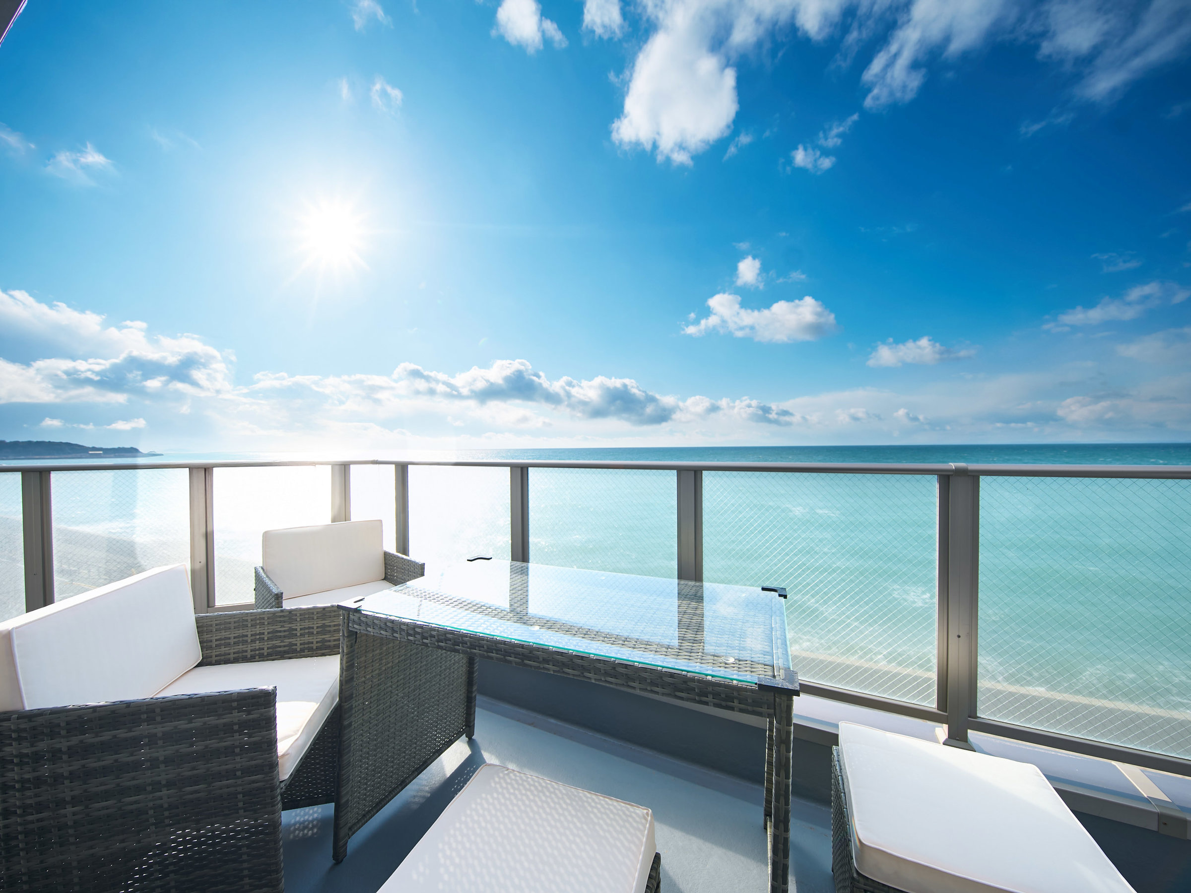 �o���R�j�[����̌i�F