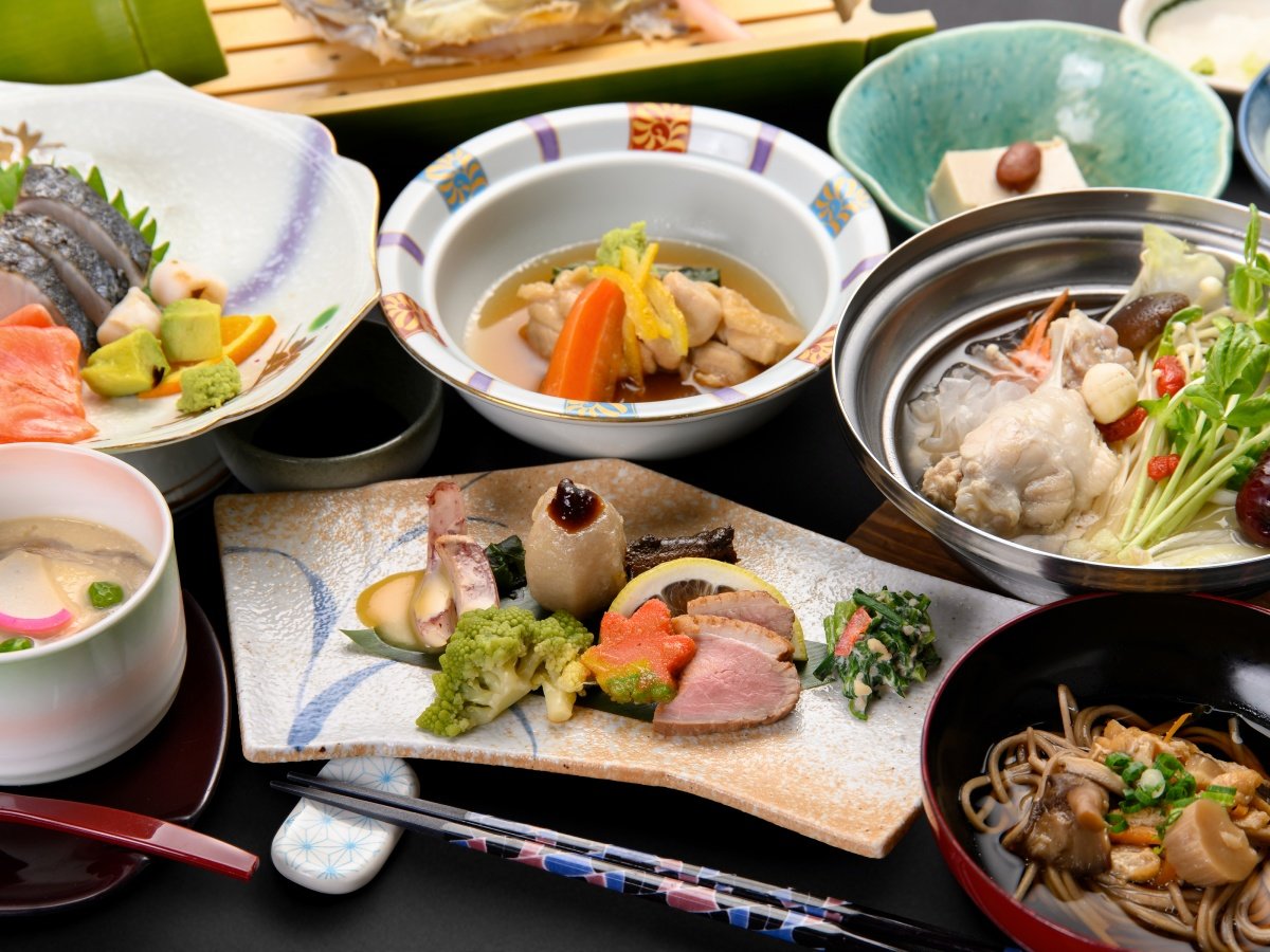 *�y�~�̗[�H���z�u���Ԏρv��u��V��v�ȂǁA�����G�߂ɑ̂��₳�������߂邨����