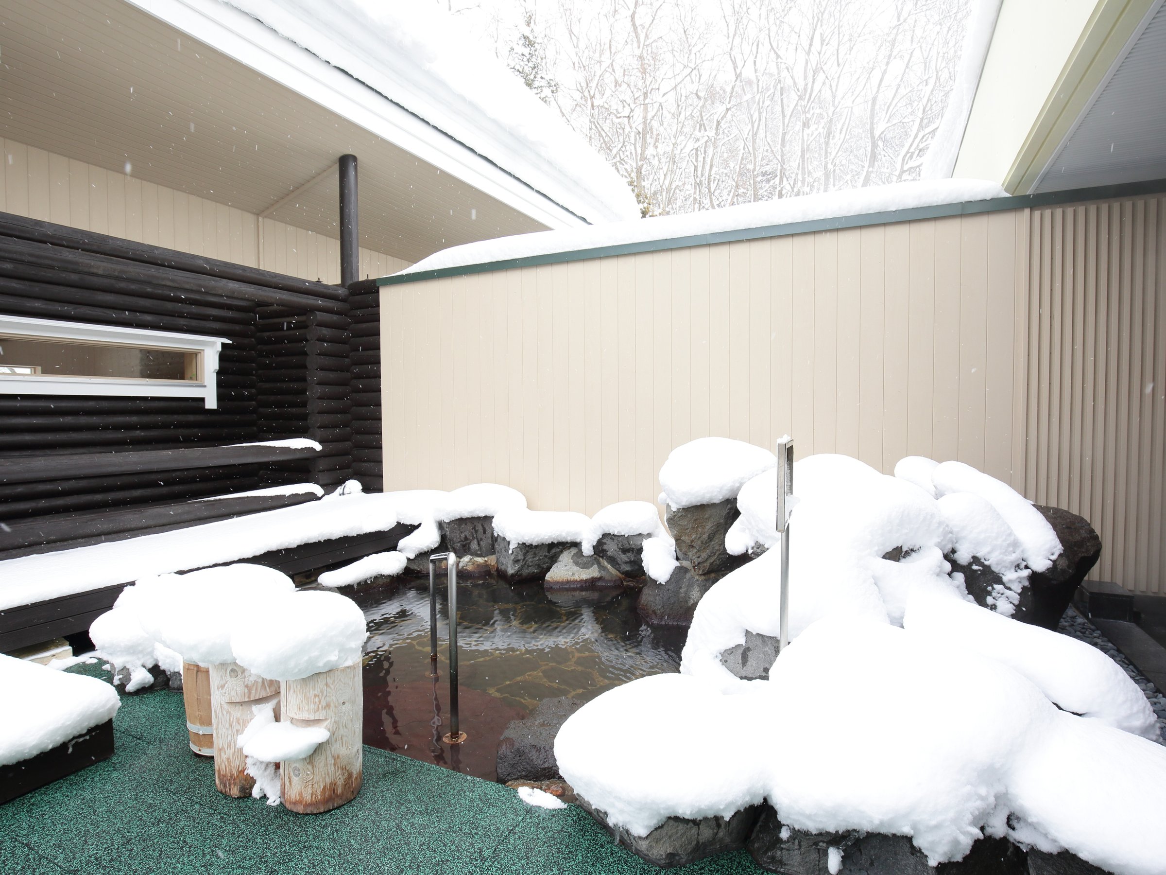 �y�嗁�� ��z�� ���򐅕��C 14���z�t�B�������h�T�E�i�̑O�ɂ������܂��B�I�V�̂��߉��x�͕ϓ��������܂�