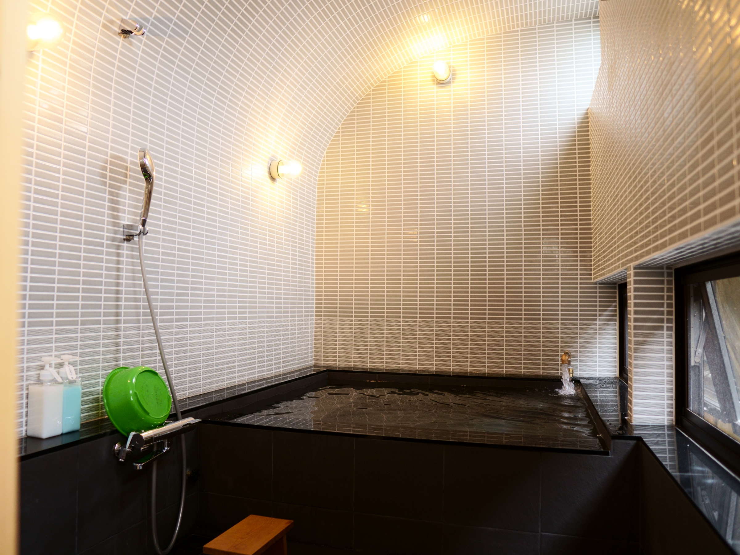 LARGE BATH