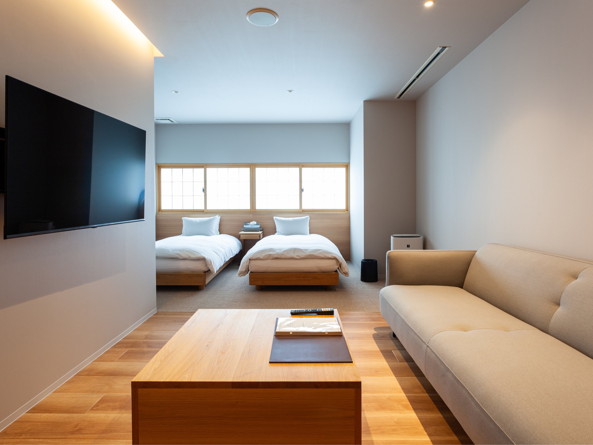 2024N7j[AHouse Suite