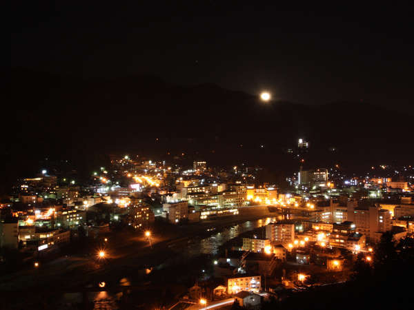 月の出と下呂温泉街の夜景を望むしょうげつからの眺望（じゃらんnet掲載画像）