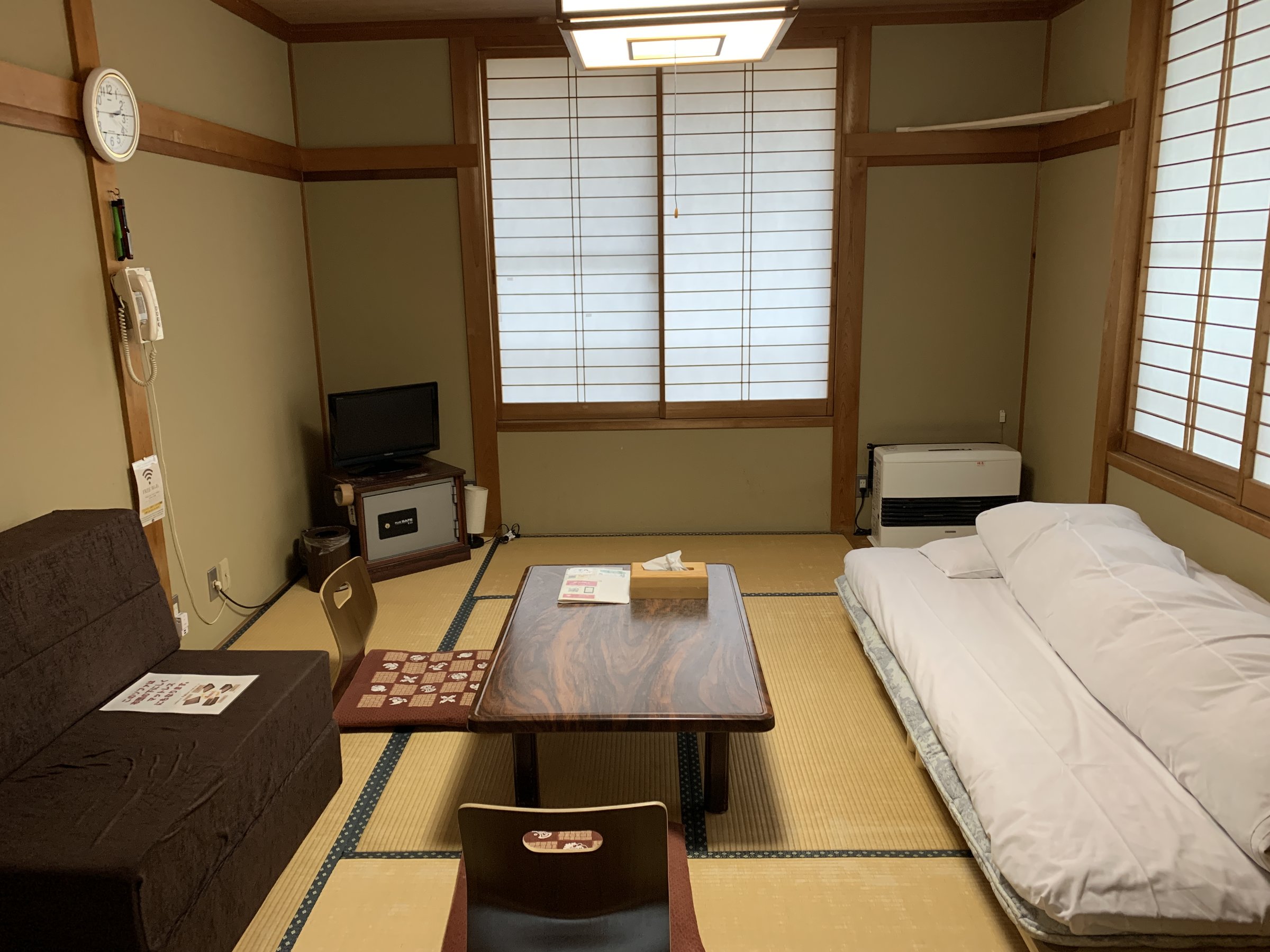 �V�ف@�a��10��@�g�C�����ʑ���@1�`4���@3���l�ȏ�̏ꍇ�͏�ɕz�c��~���X�^�C��