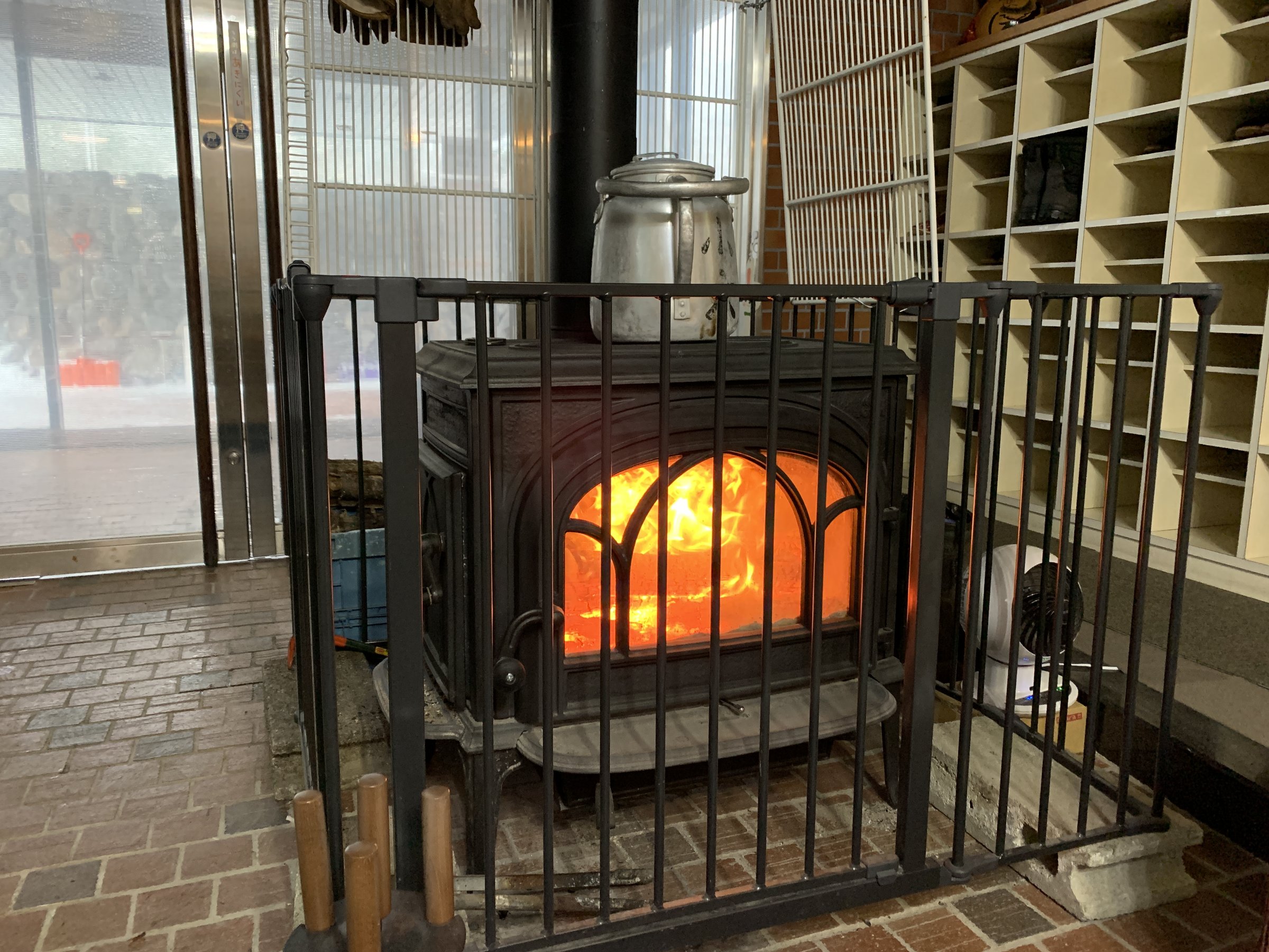 �g�F�@�~�͌��ւɂ���傫�Ȓg�F���g�������o�}��