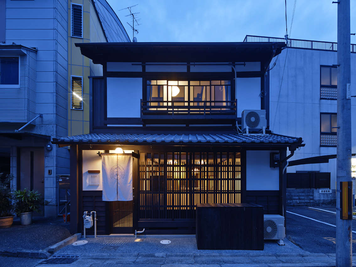 �z100�N�ȏ�B������鋞�����B