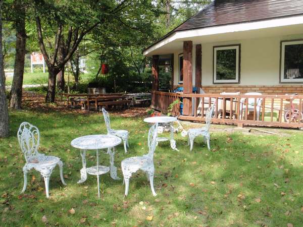 ���n�̐X�̖؁X�Ɉ͂܂ꂽ�Ђ܂��