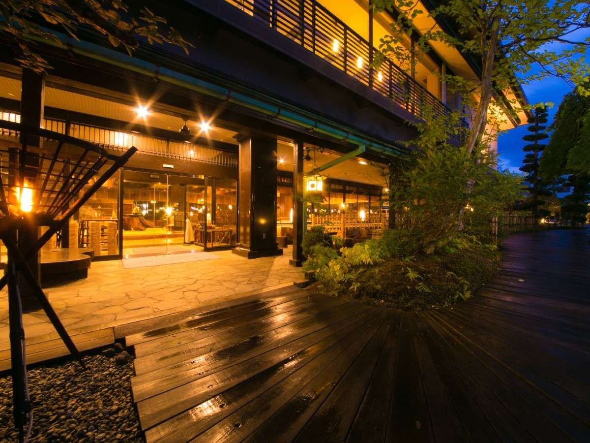 yOρzĂ͐V΁AH͍gtƁAG߂Ƃɂ̕\ς뉀𔲂ƁAuԐv̓łB