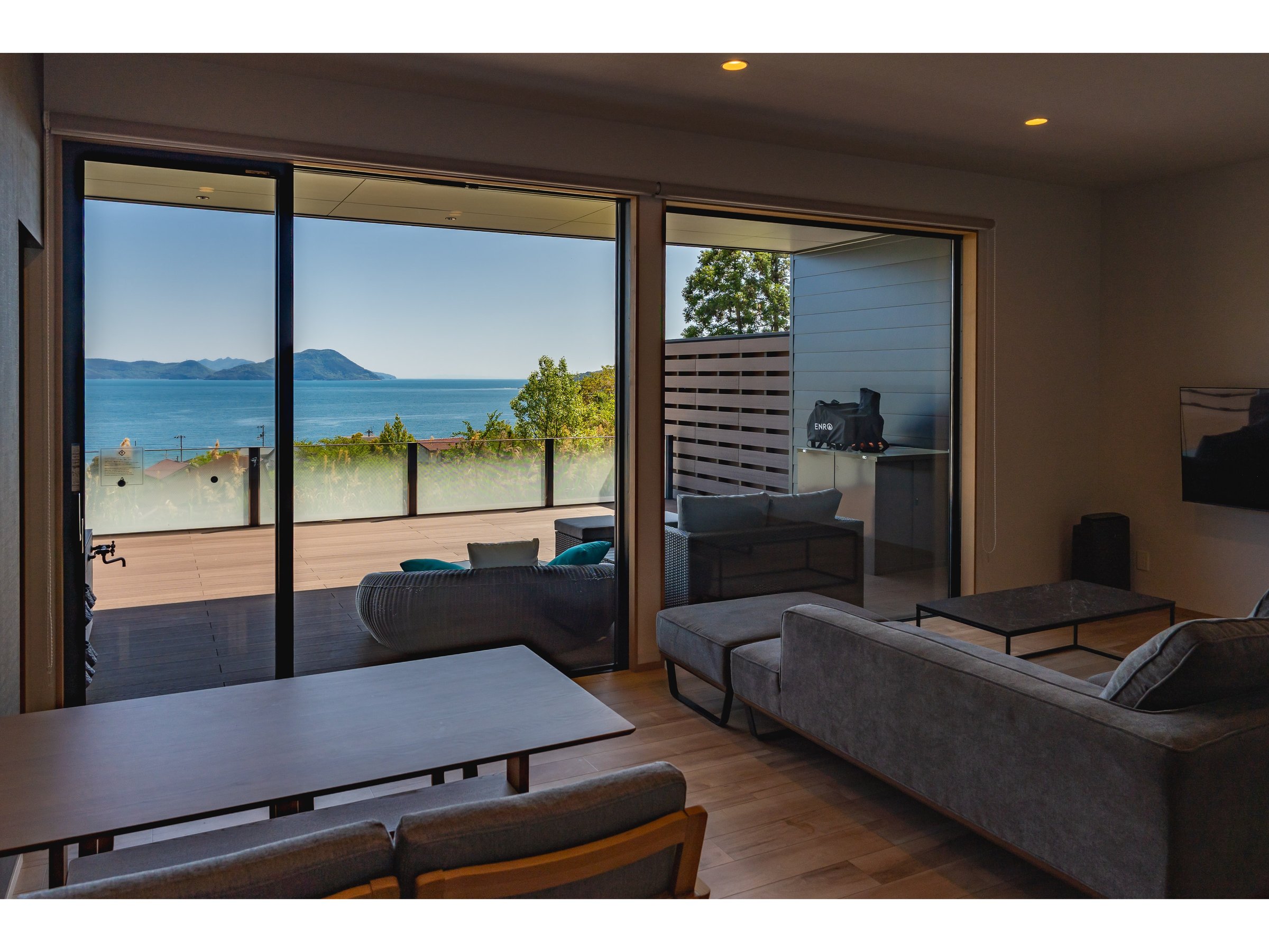 ���r���O