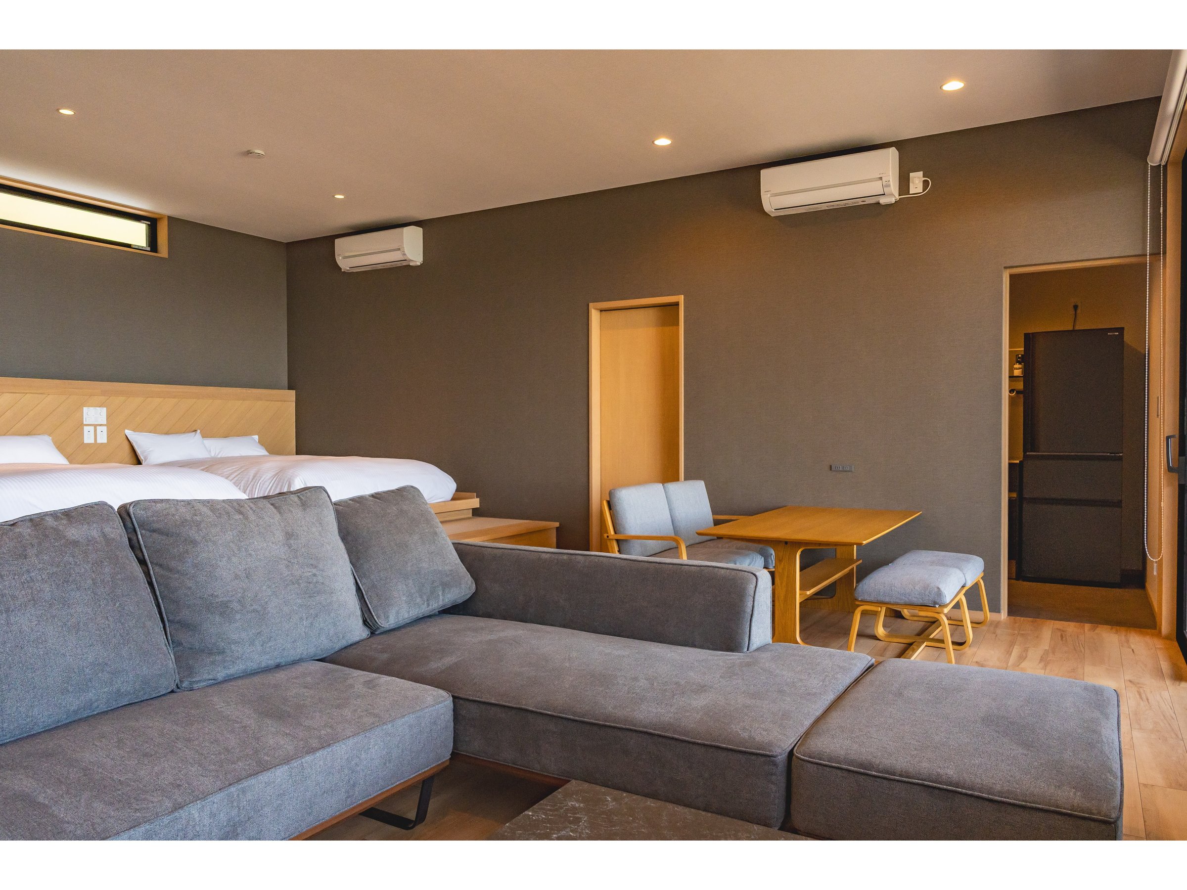 ���r���O