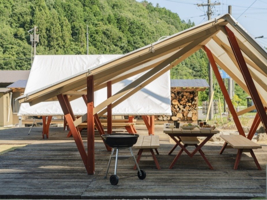 �n�����\����BBQ�{�݂Ɠ����`�[�����v���f���[�X�B �u���R���]�[�g�v�̕��͋C�����킦�܂��B