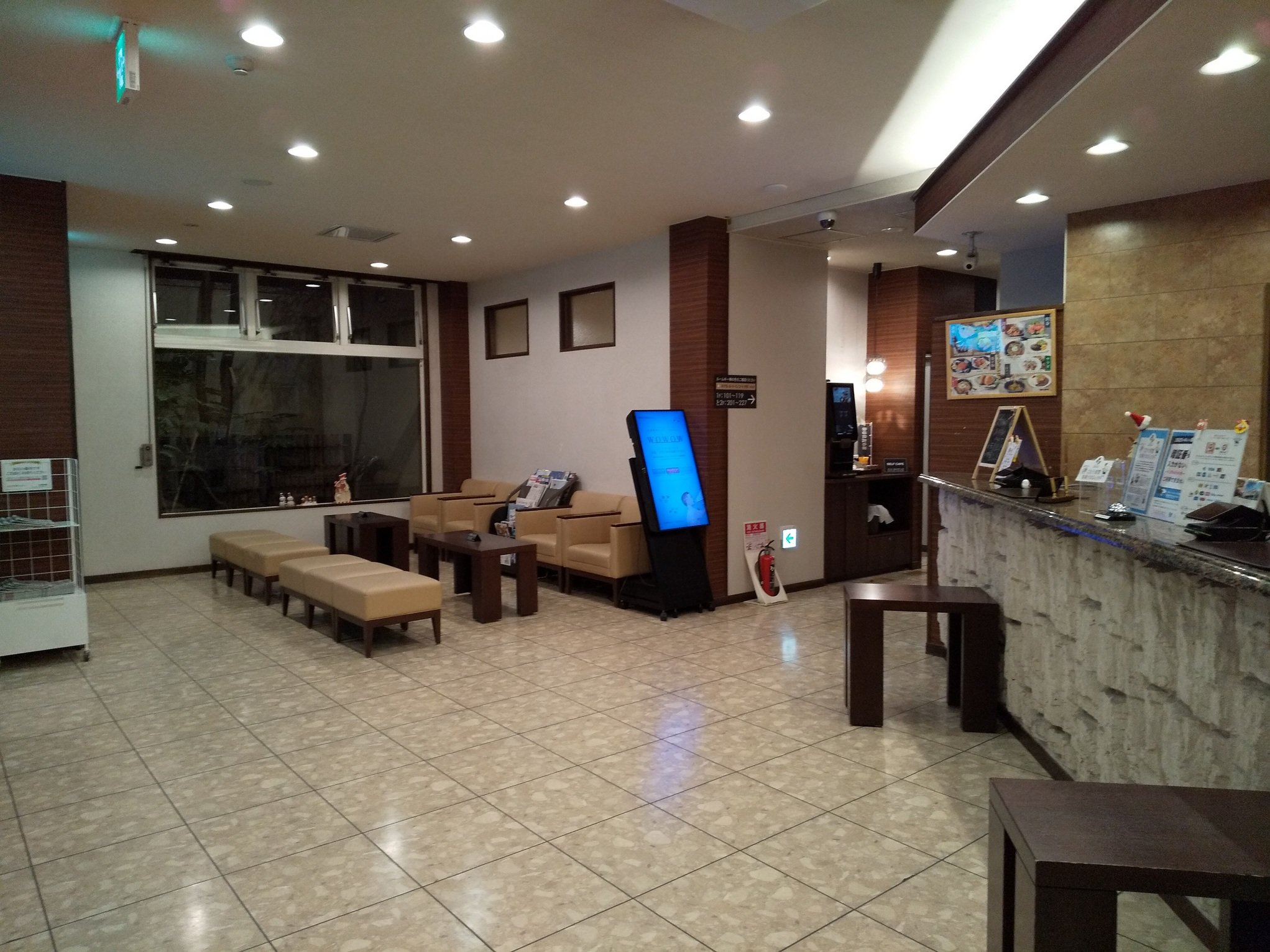 24���ԃt�����g�X�^�b�t�풓���Ă���܂�