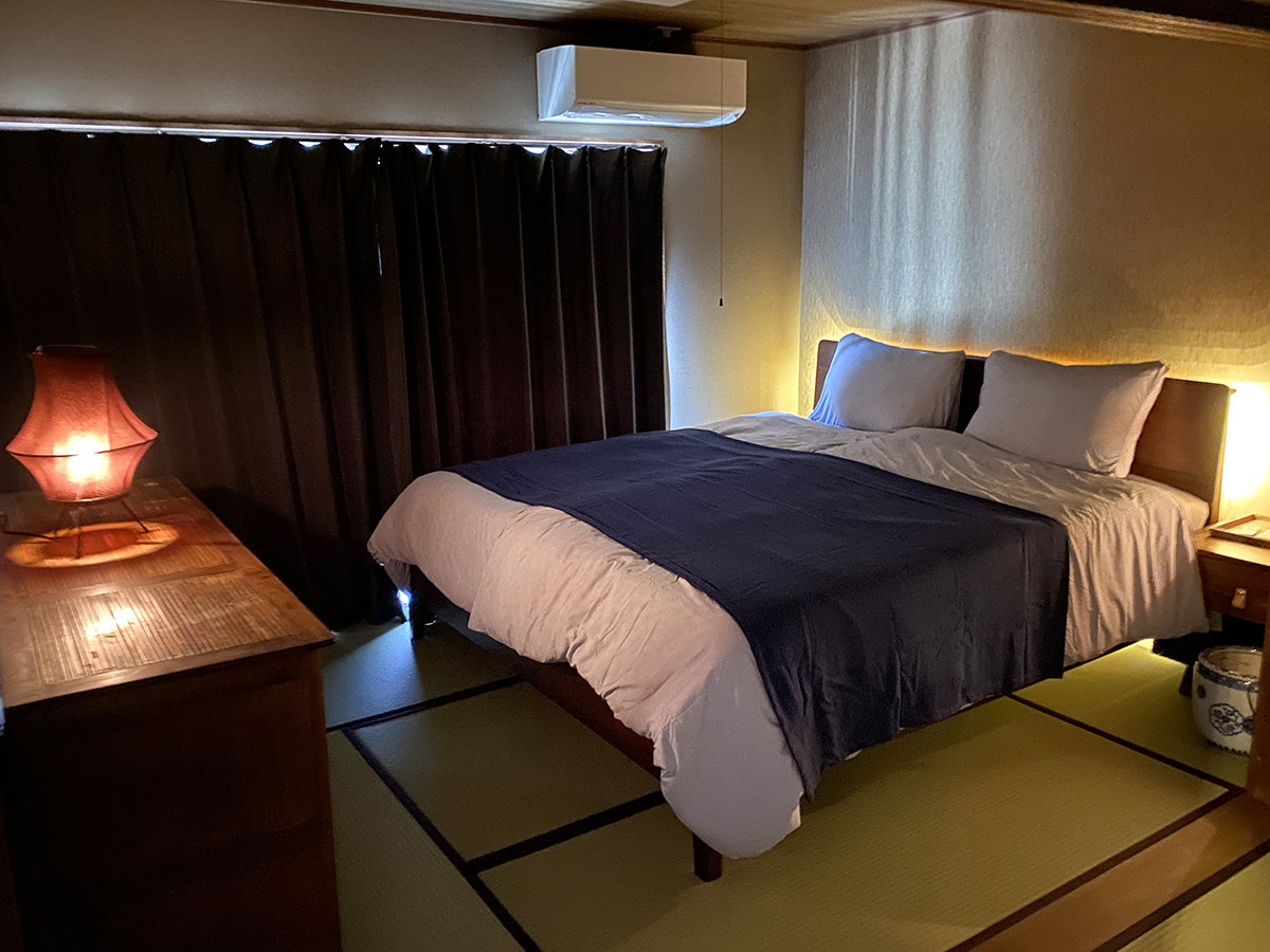 �E�y�x�b�h���[���z�L���O�T�C�Y�̍L�X�Ƃ����x�b�h�ŁA�������Ƒ̂��x�߂Ă��߂������������܂�