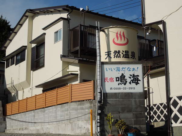 �����P�R�T��蒭�߂閯�h�̊O��