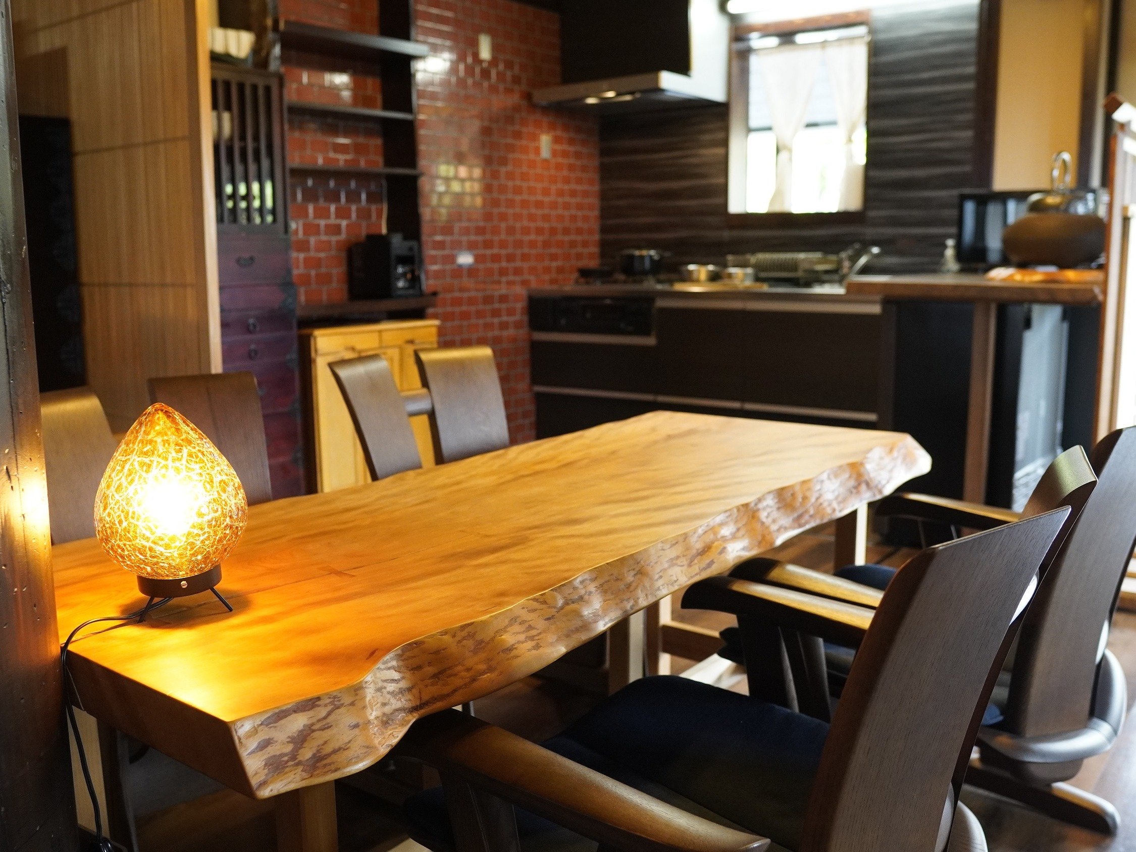 ���H���₲���k�ɃI�X�X���̃_�C�j���O�e�[�u���B