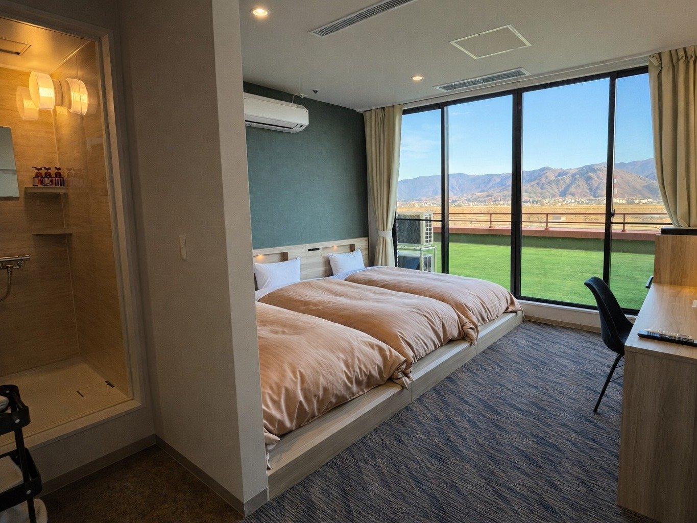 ���ʁE�f�X�N�܂ň꒼���̉��K�����B�؍݂��X���[�Y�ȋq���B