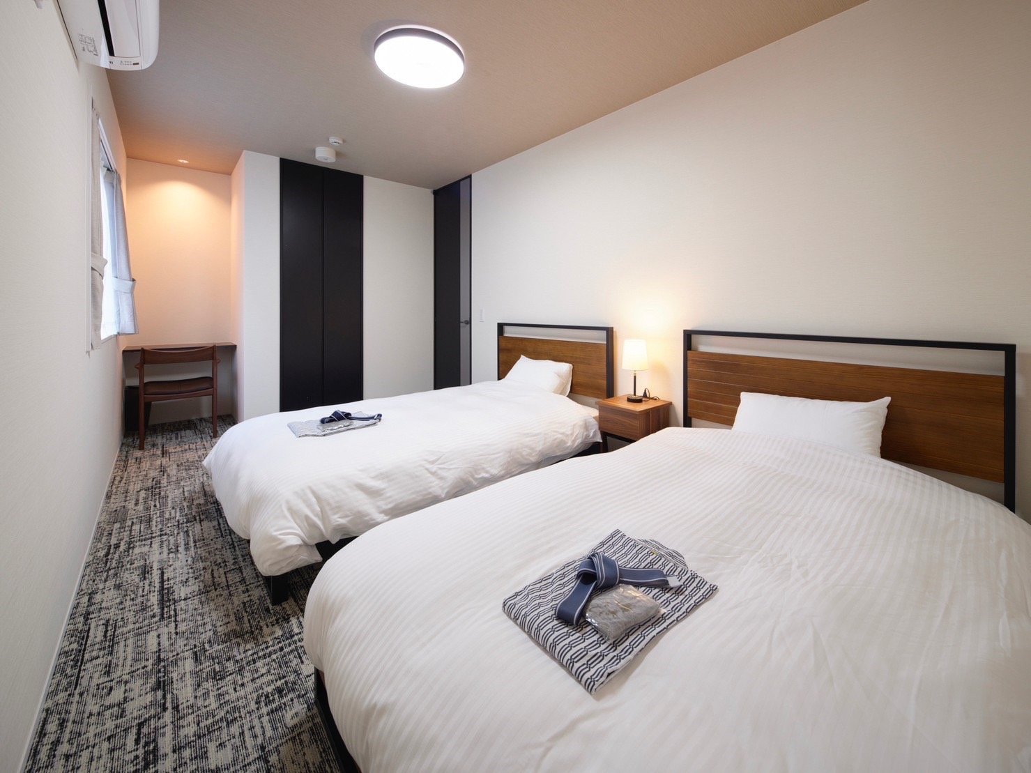 202�x�b�h���[��