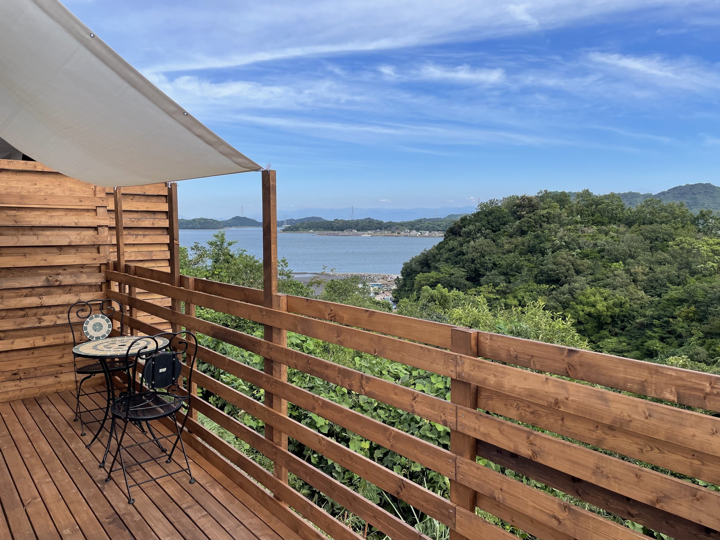 �y�E�b�h�f�b�L�z�g���[���[�n�E�X�O�Q