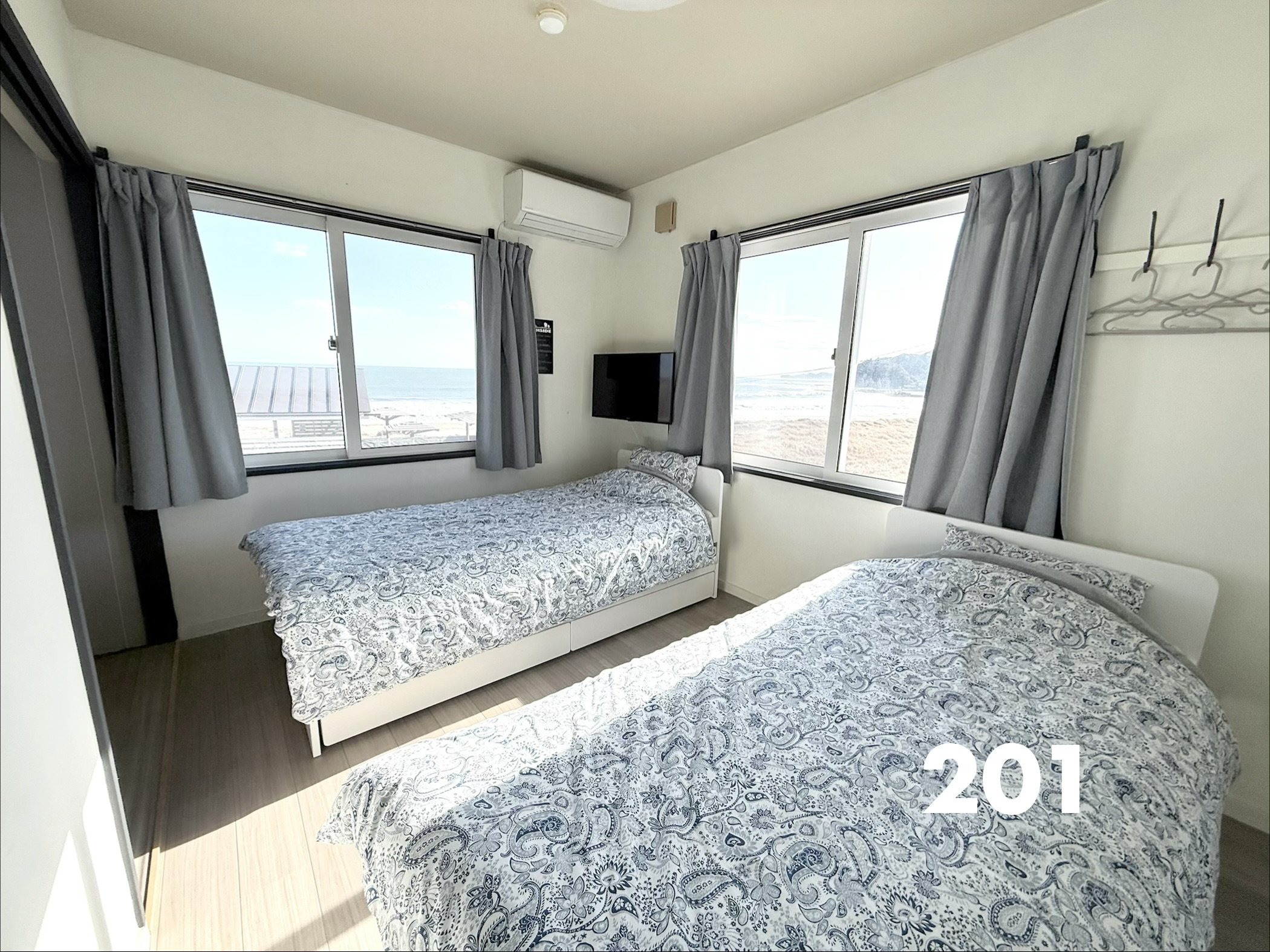 �U���m��2 beds + 1 extra bed�l�C�̊p�����͓d�b�\��̂ݎw��ł��܂��B