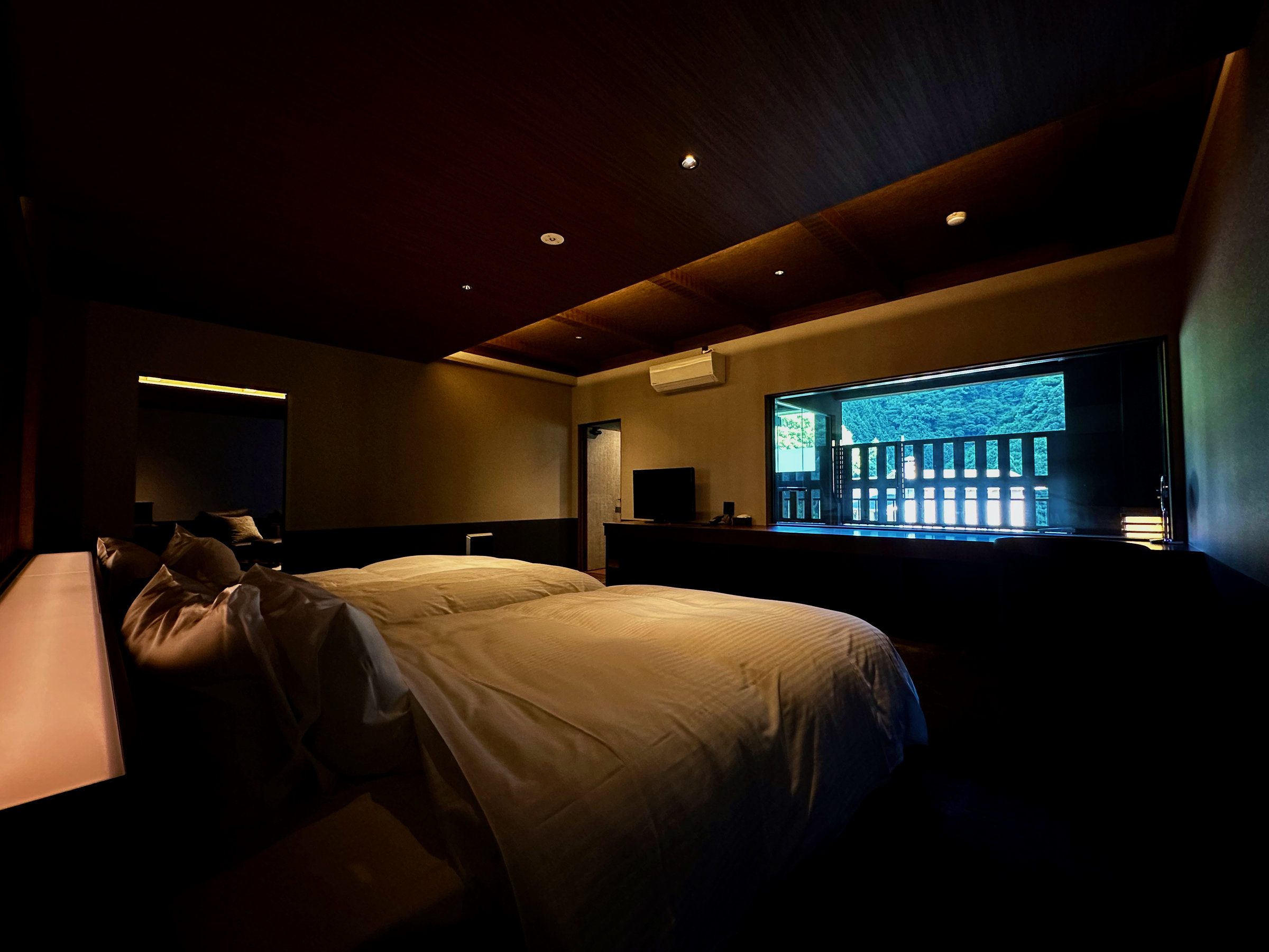 �y�k�J�I�V���C�t ���O�W���A���X�C�[�g�z�x�b�h���[�� �x�b�h���猩����̌k�J�i�F