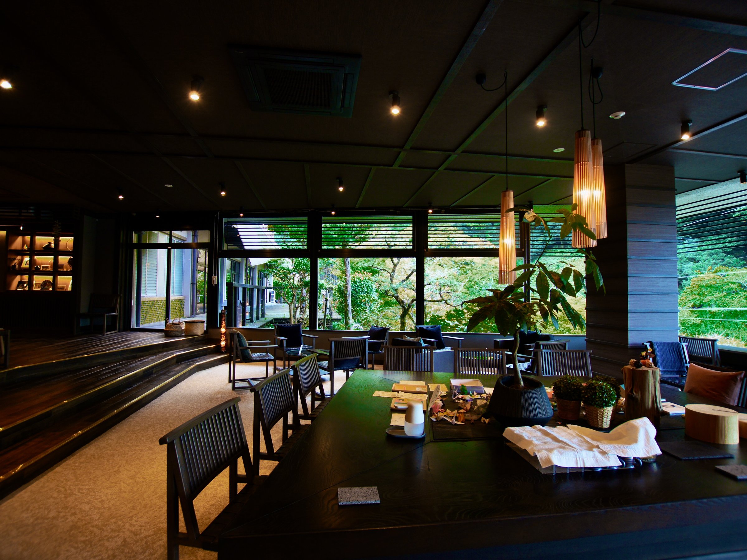 LOBBY &LOUNGE@kJɊY