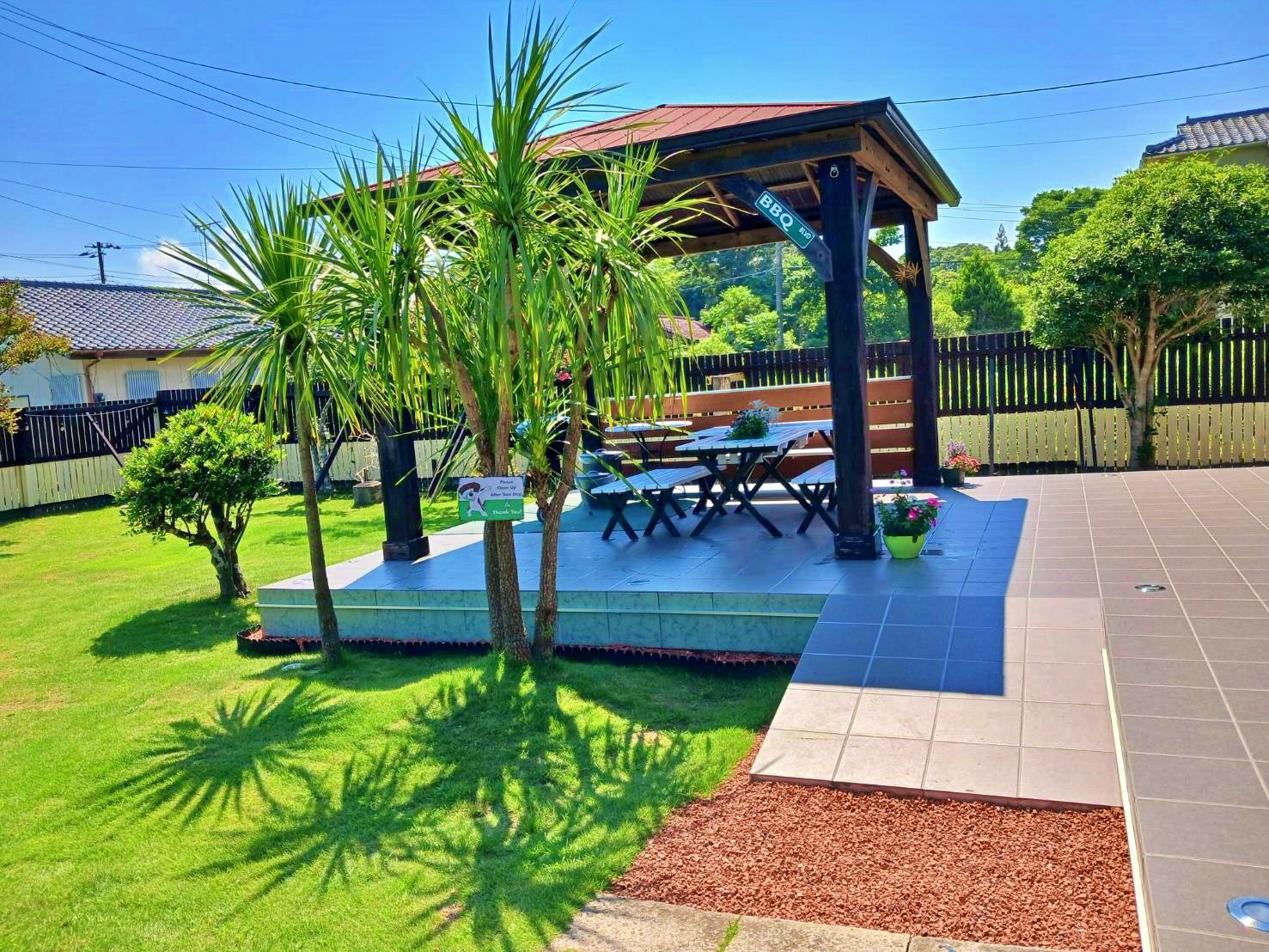 <������ۓ��a> BBQ�X�y�[�X�B���̉��ɍL�����낪�Ђ낪���Ă��܂��B