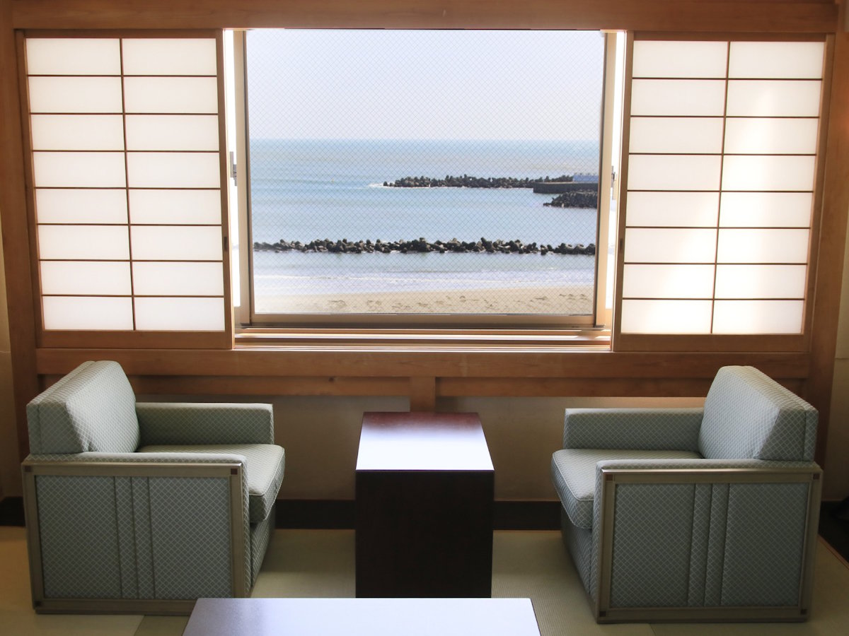 �y�ŏ�K���j�o�[�X�t���A�^DX�a�m���z�I�[�V�����r���[�ŊC����]�B