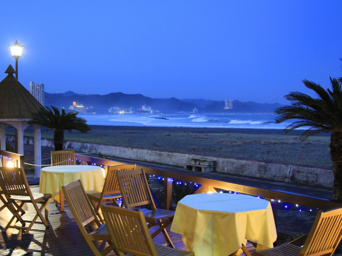 �y�I�[�V�����f�b�L�z�����ŊC�̑s�傳���������܂��B