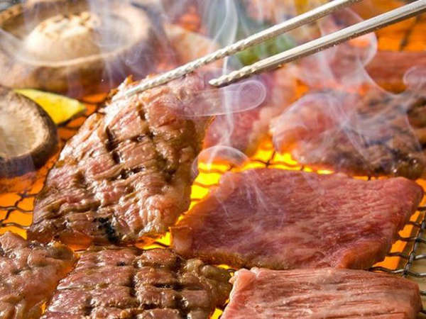 yԂdeBBQz{AG߂̖؂Ȃǂ̐HނY΂ŃW`II