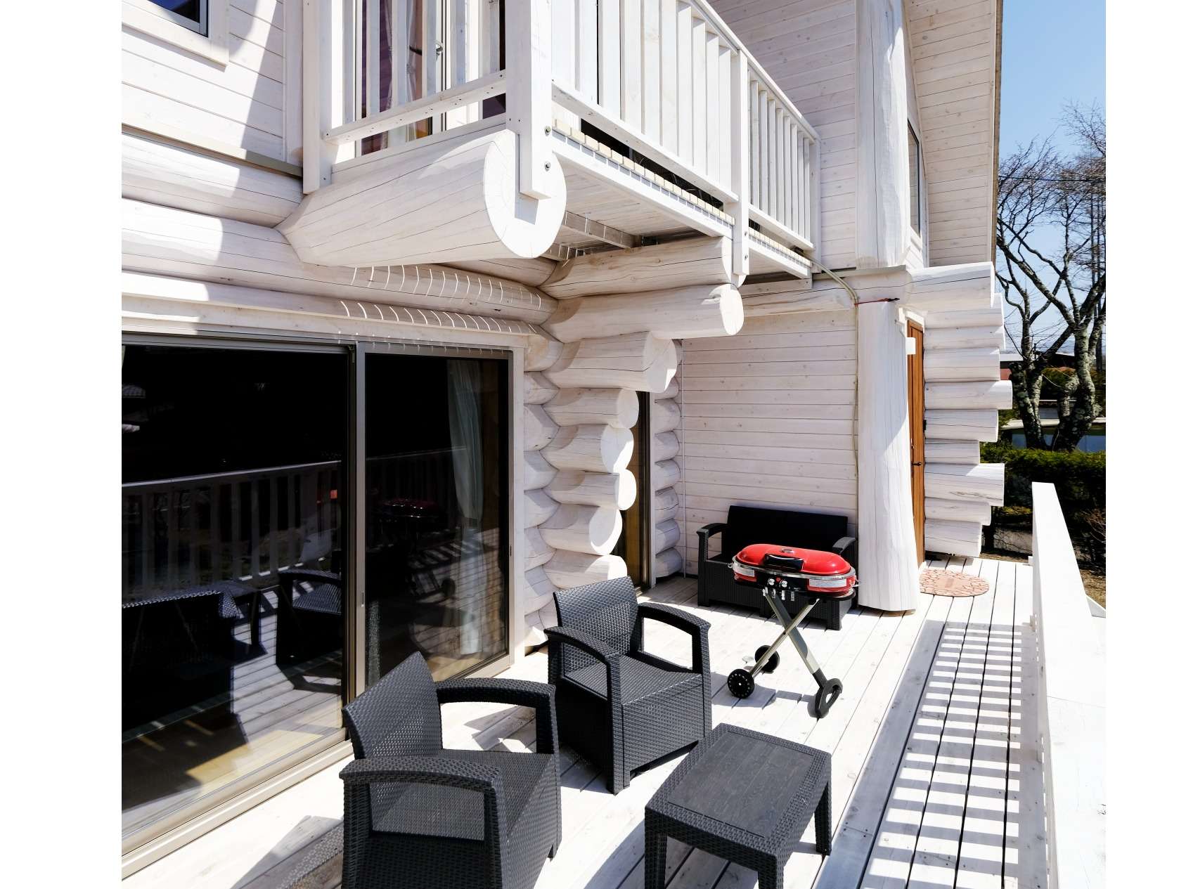 ������̂��锒�̃E�b�h�f�b�L�ł́A������Ƃ����K�[�f���p�[�e�B�[�͖ܘ_�A�����x�߂̃u�����`�Ȃ�