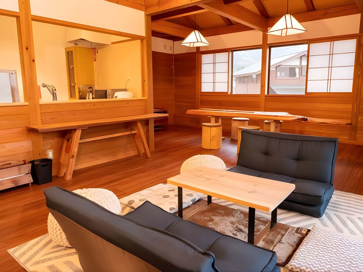 4�����b�؂̉����肪��������A�J�������ӂ��R�e�[�W