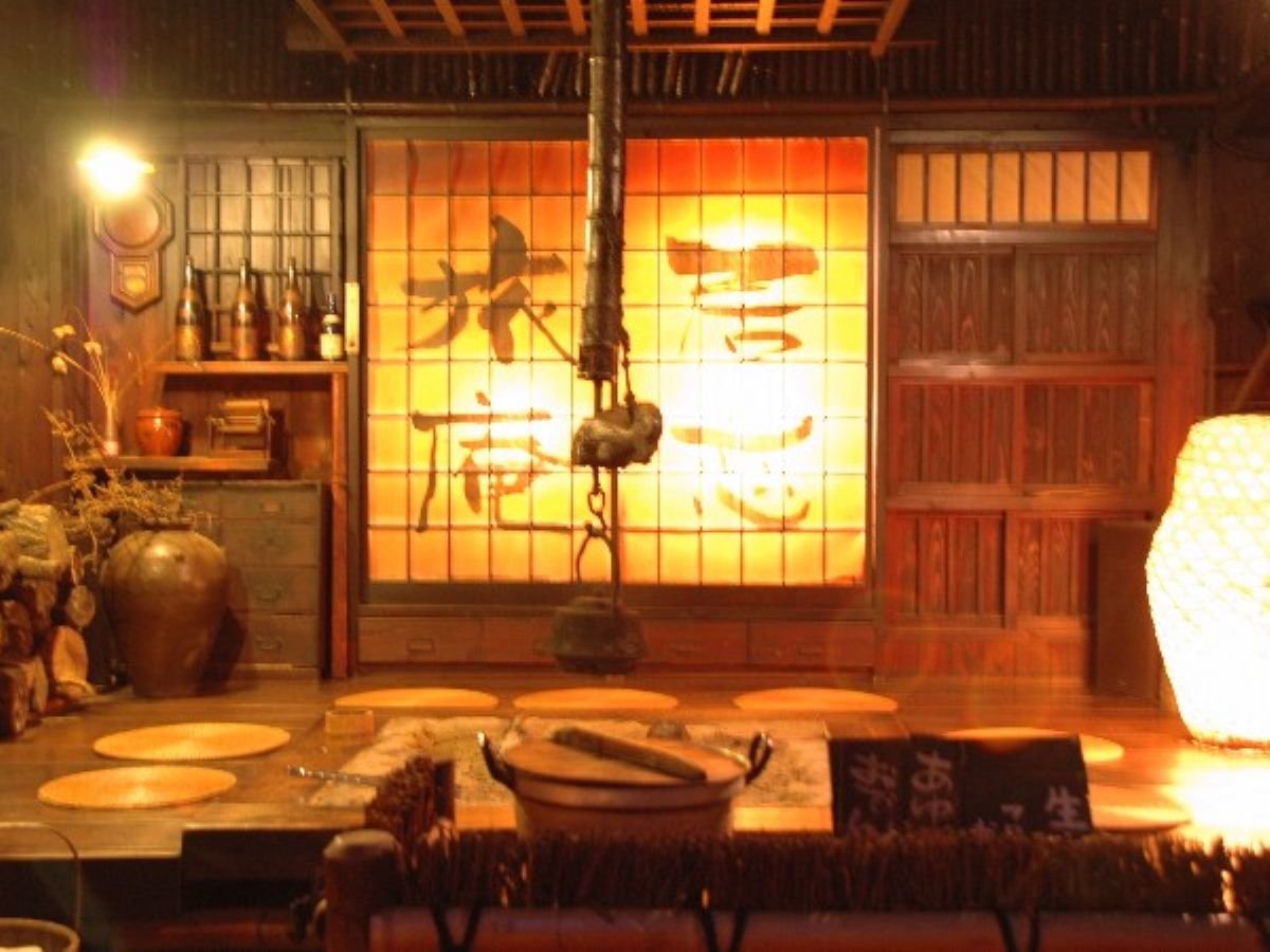 �F�l�����m�̓��ق̈͘F���̊ԁA���΂ɑ���������A���򗑂�����A�������Ԋ�����ꏊ�ł��B