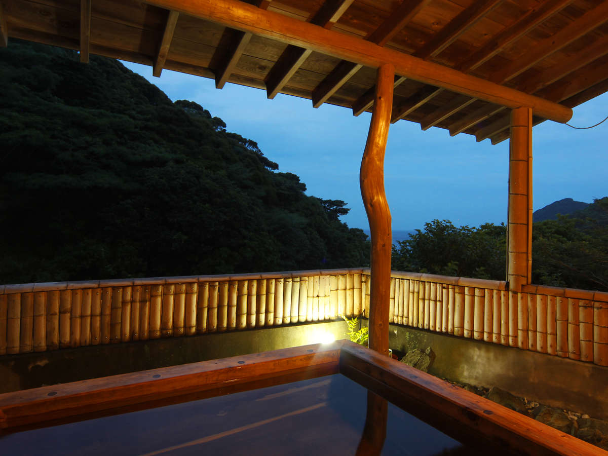 ���C�g�A�b�v���ꂽ�I�V���C�ŊC����̐S�n�悢���������b�N�X�����Ă���܂���