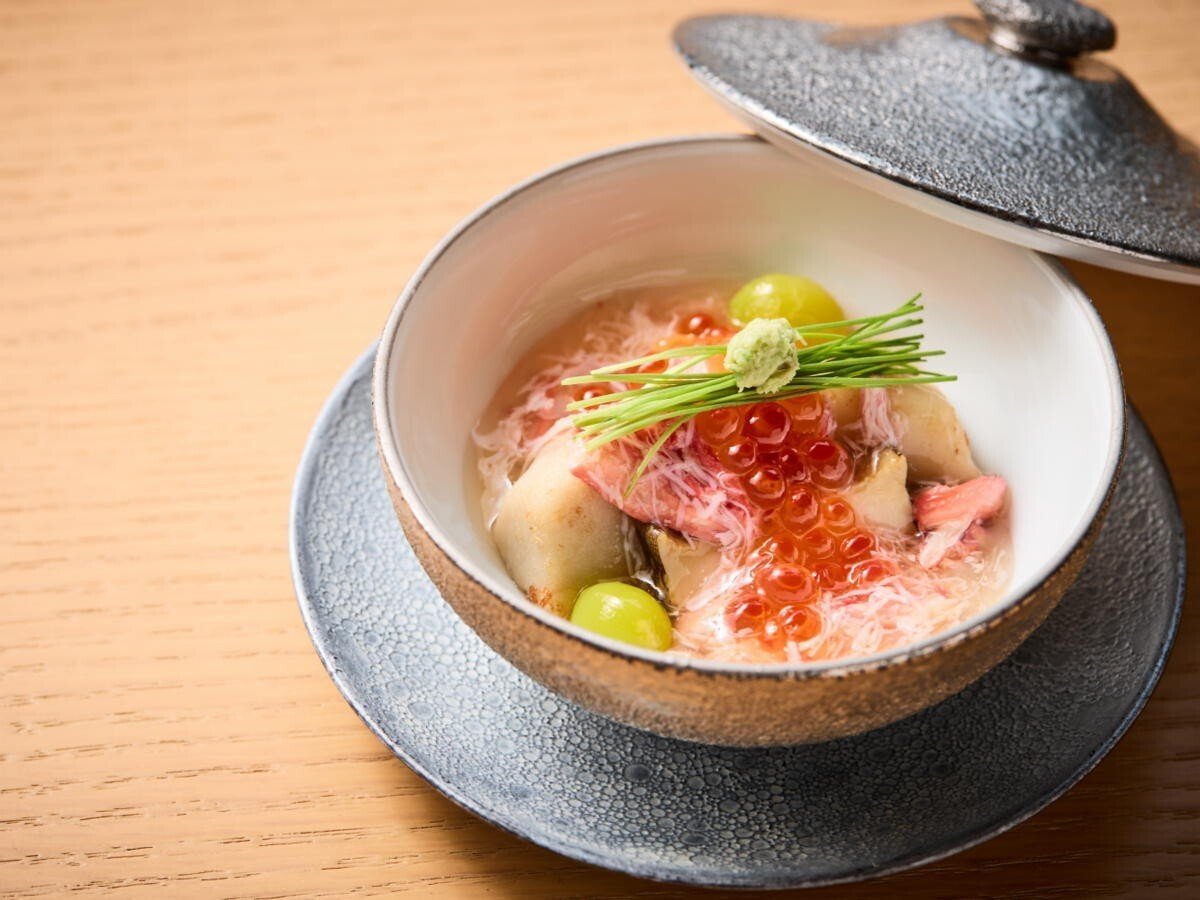 ���[�H���i�Z��j�b�{�̐H�ނ��ґ�Ɏg�����A�܊�����ԐH�̌��@���ʐ^�͈��