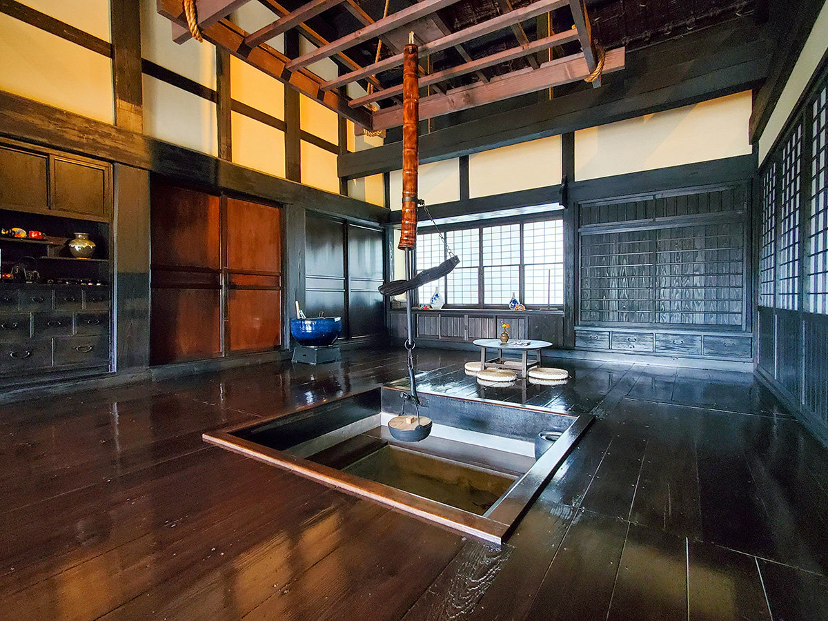 #�ٓ��C���[�W�@�͘F�����͂�Œc���̂ЂƂƂ��B���{�̓`���I�Ȑ�����Ԃ����Â��Ö��ƁB