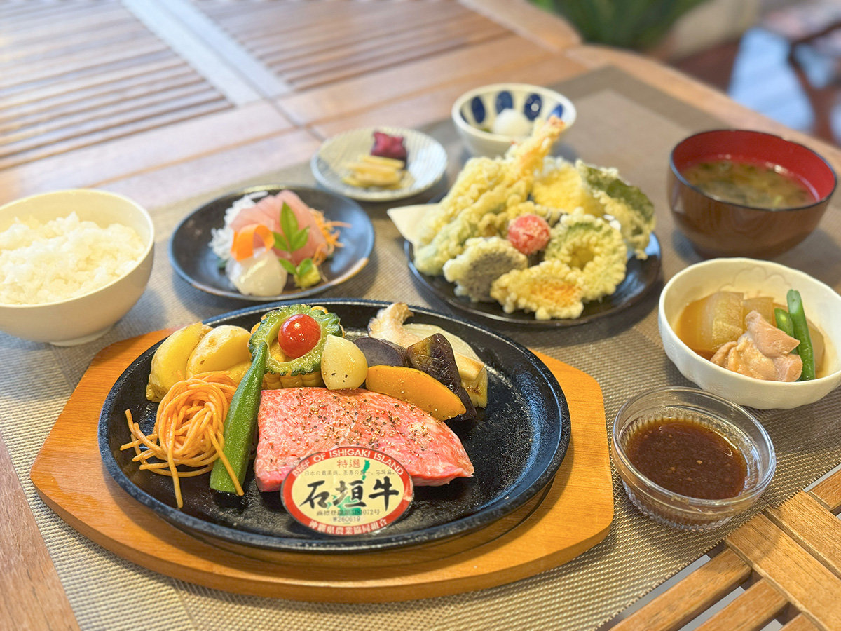 �w�Ί_���x�Ɠ��̐H�ނ������\����������X�y�V�����f�B�i�[�ł��B