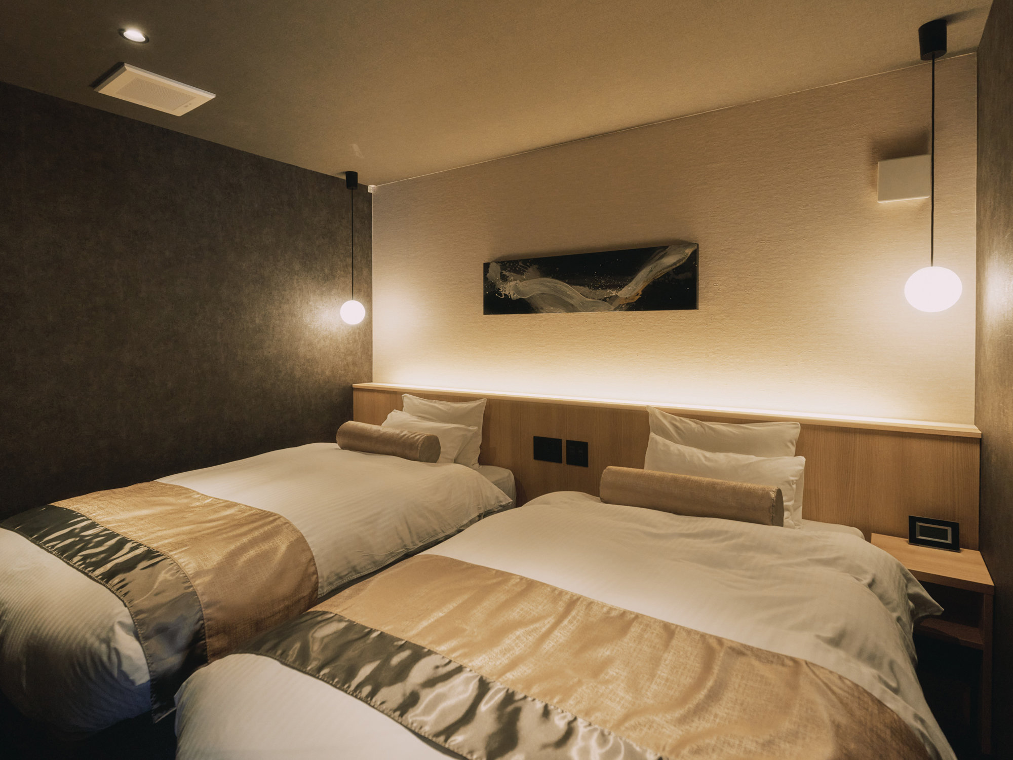 ���W���j�A�X�C�[�g���������������͋C�̃x�b�h���[��