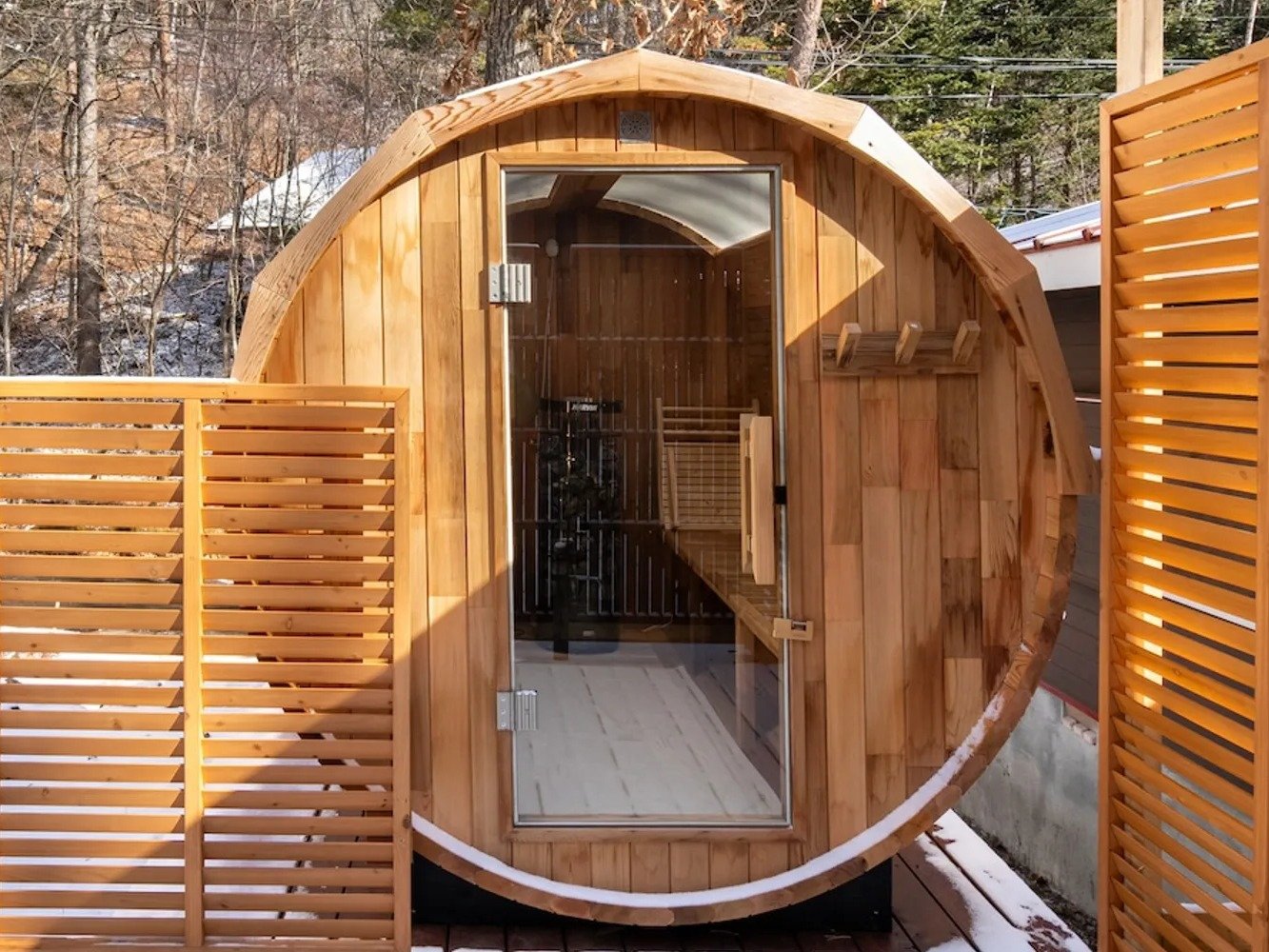 ���g�[�ƒg�F�A���O�T�E�i������A�ő�10���܂ŉ��K�ɑ؍݂ł��܂��B