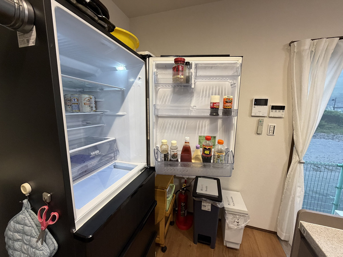 �E�y�L�b�`���z���ݕ���H�ނ������Ղ����Ă����������e�ʂ̗①�ɂ�����