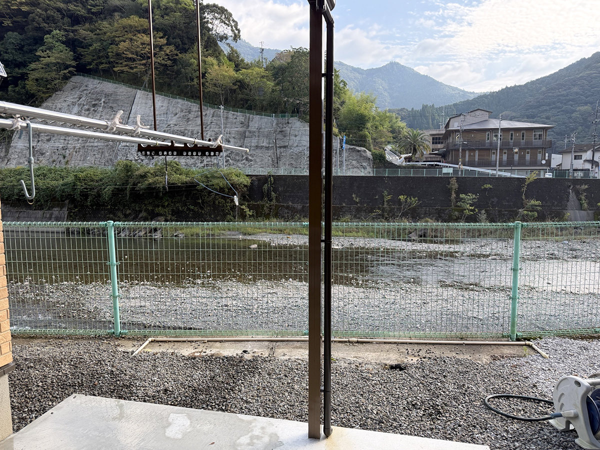 �E�y�J�[�|�[�g�z�����t���ŕ��ʂ����ǂ��ˑR�̉J���C�ɂ����ɐ��󕨂������Ă��������܂�