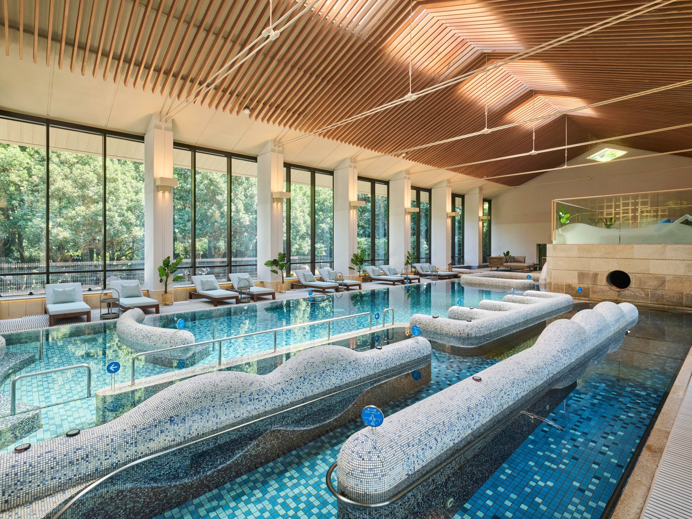 �ԑ�X�p�@�v�[��