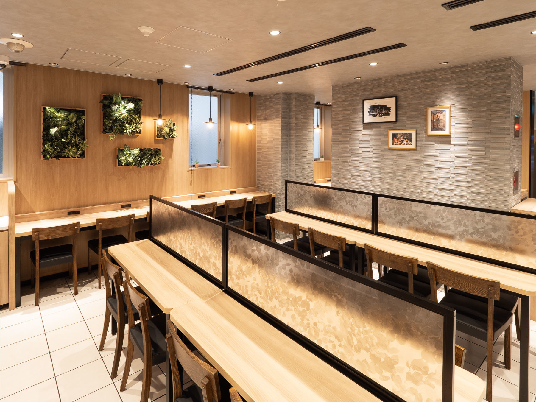 ���̗z�����ɕ�܂ꂽ���n�X���E���W�Ŕ��������H����