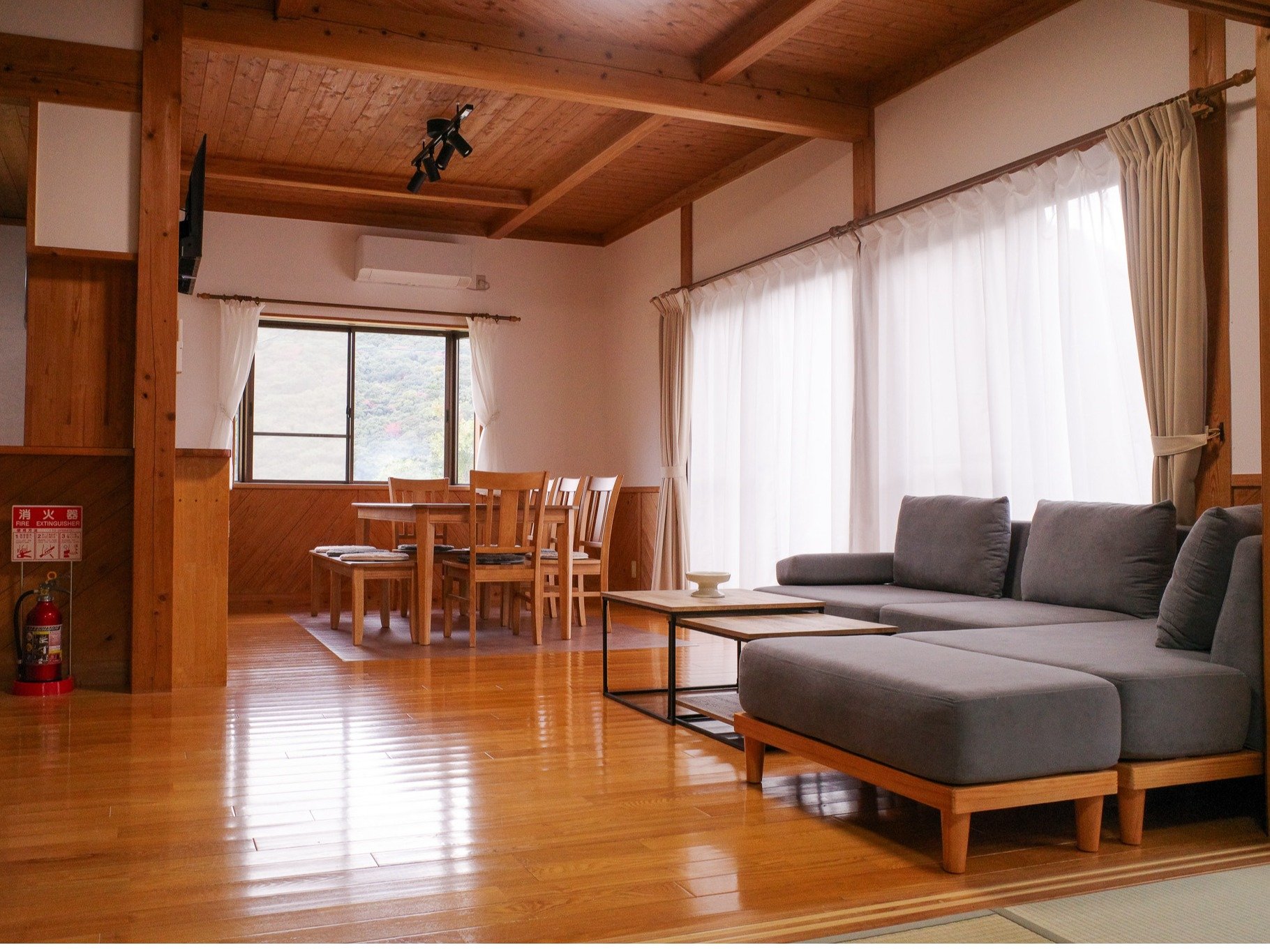 ���r���O�A�_�C�j���O