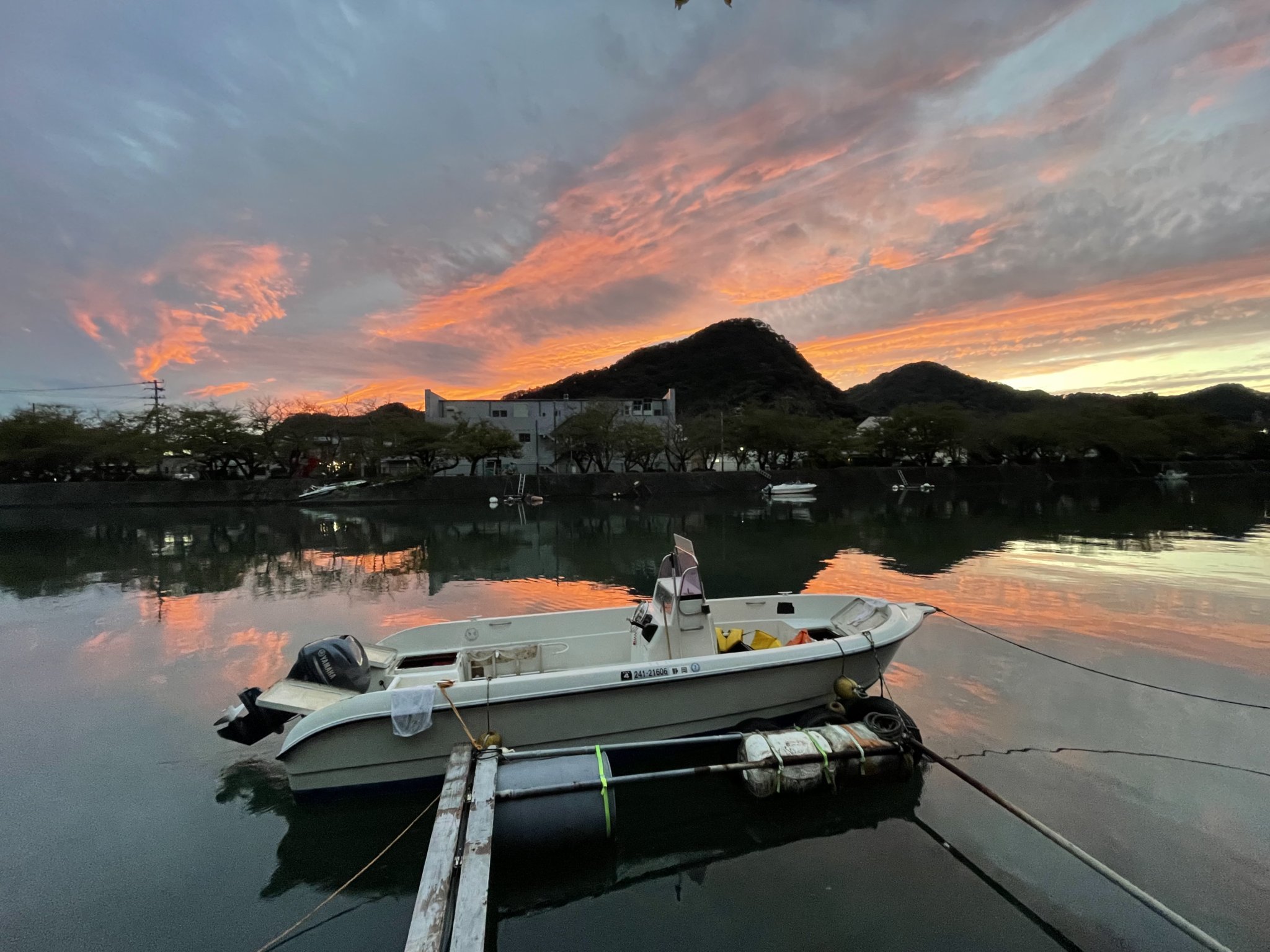 �D���Ƌ����������Ȃ�{�[�g�̃����^�������Ă���܂��B�{�[�g�̌W���ނ���ł��܂��B