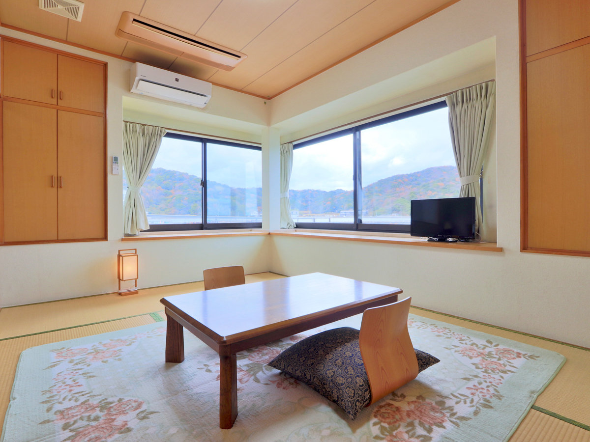 ��i����-View room-�x�b�h�̂��������炻���Ɛ��ʂ𒭂߂��q��