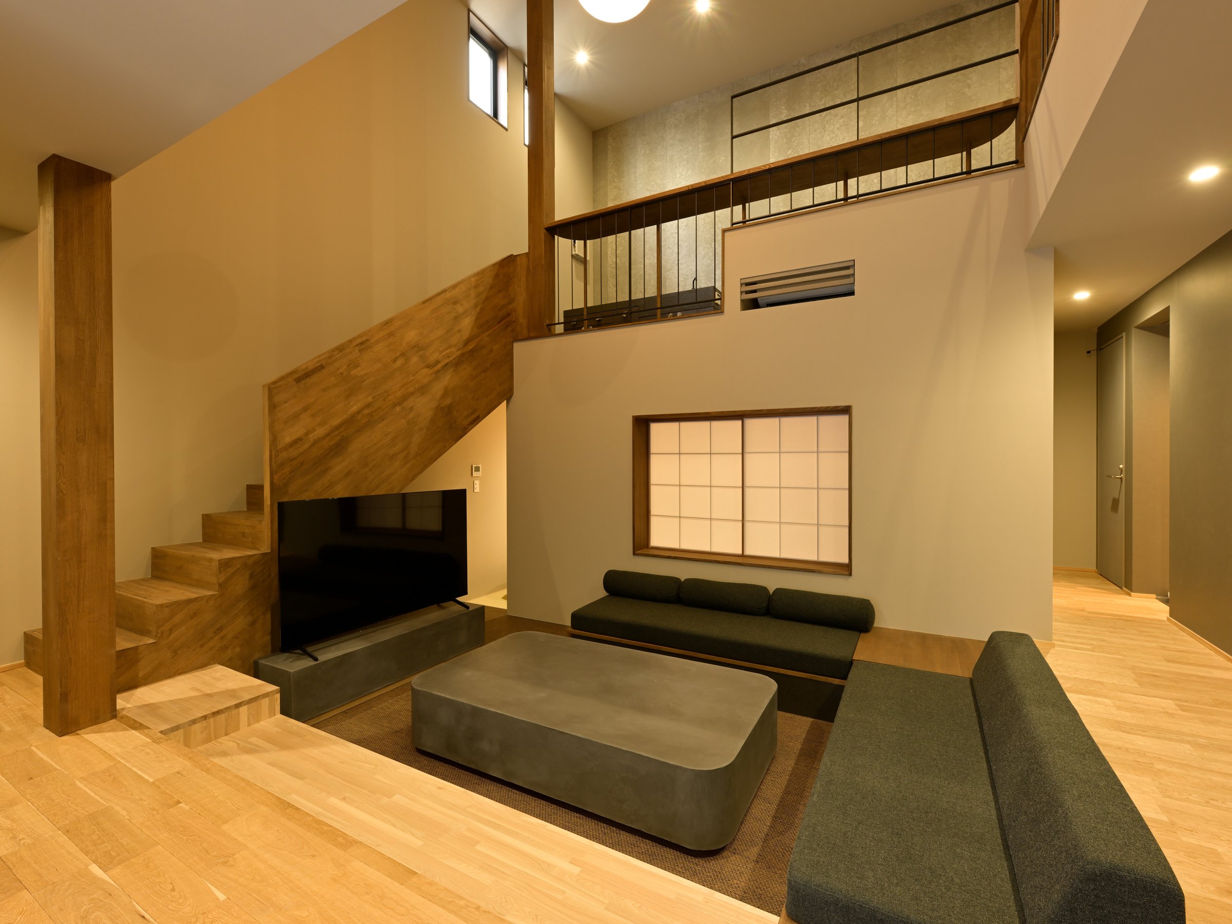 Room E 1�K